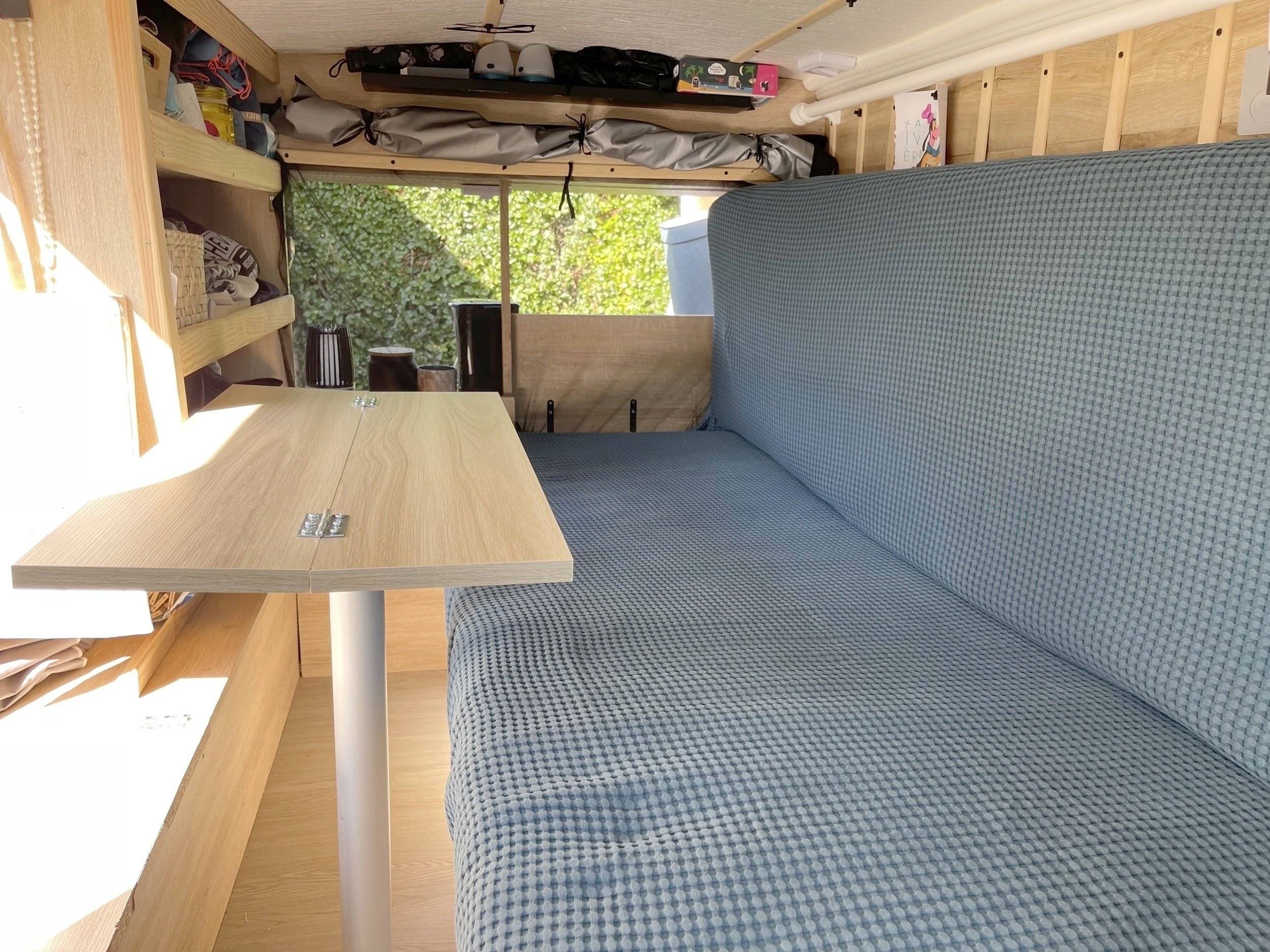 Área de jantar Renault Trafic 1,5 l dci 90 ch - Yescapa