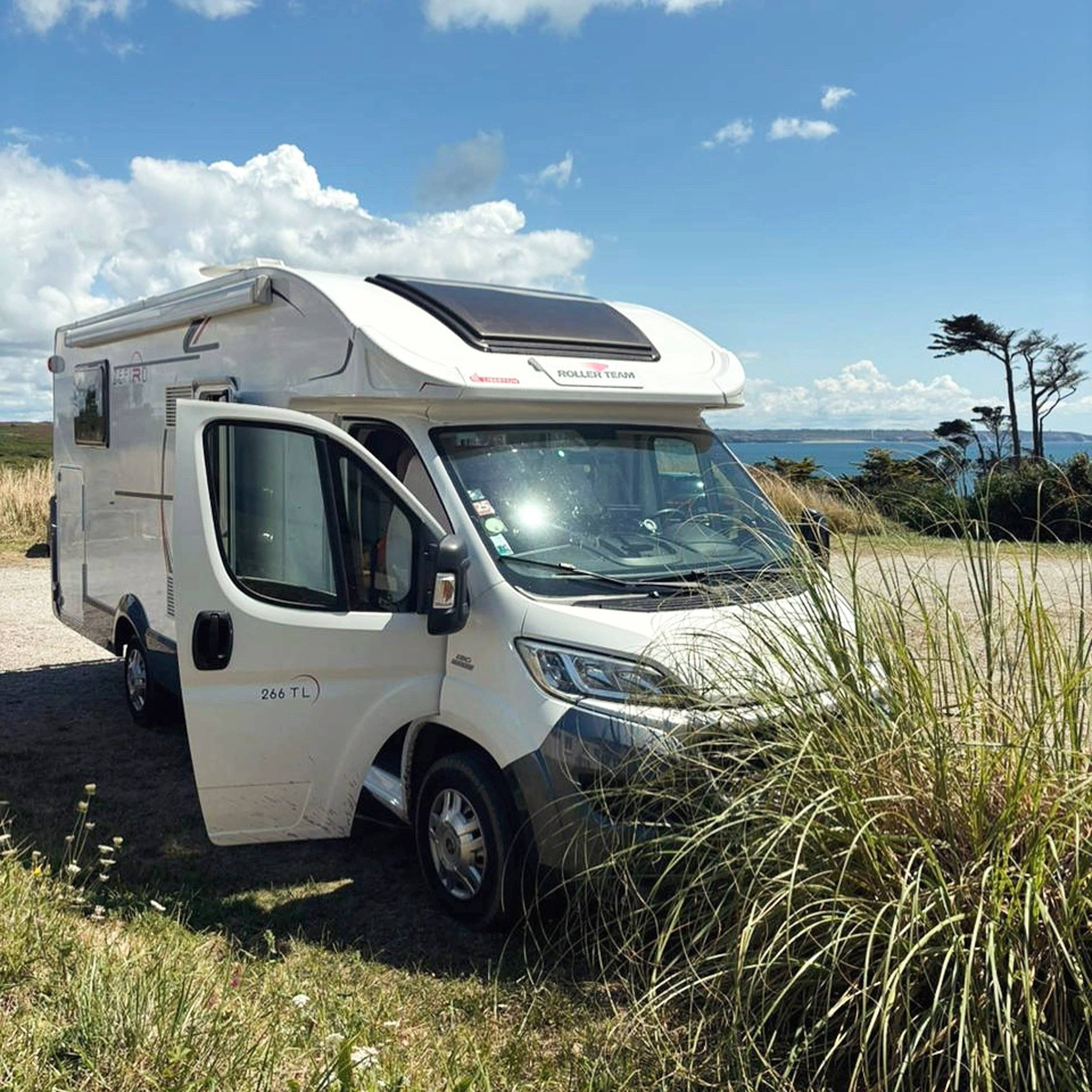 Vista frontale a ¾ Fiat RollerTeam - Yescapa