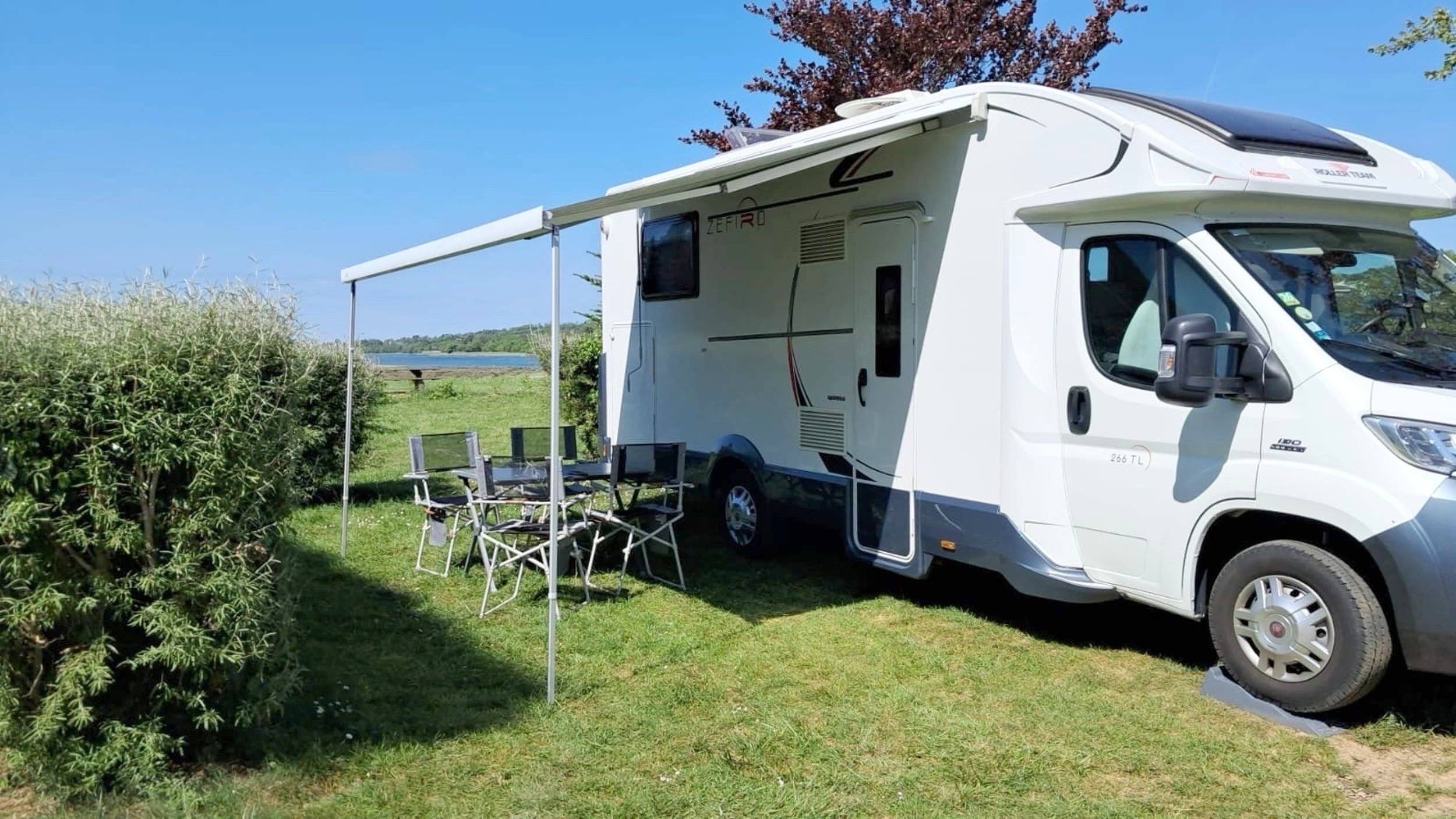 Vista del vehículo ángulo delantero Fiat RollerTeam - Yescapa