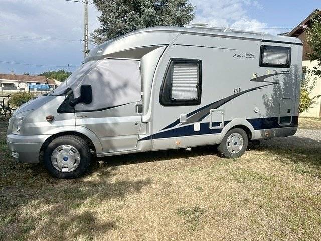 Front view from 3/4 Ford Transit 2,2 l 125 ch - Yescapa