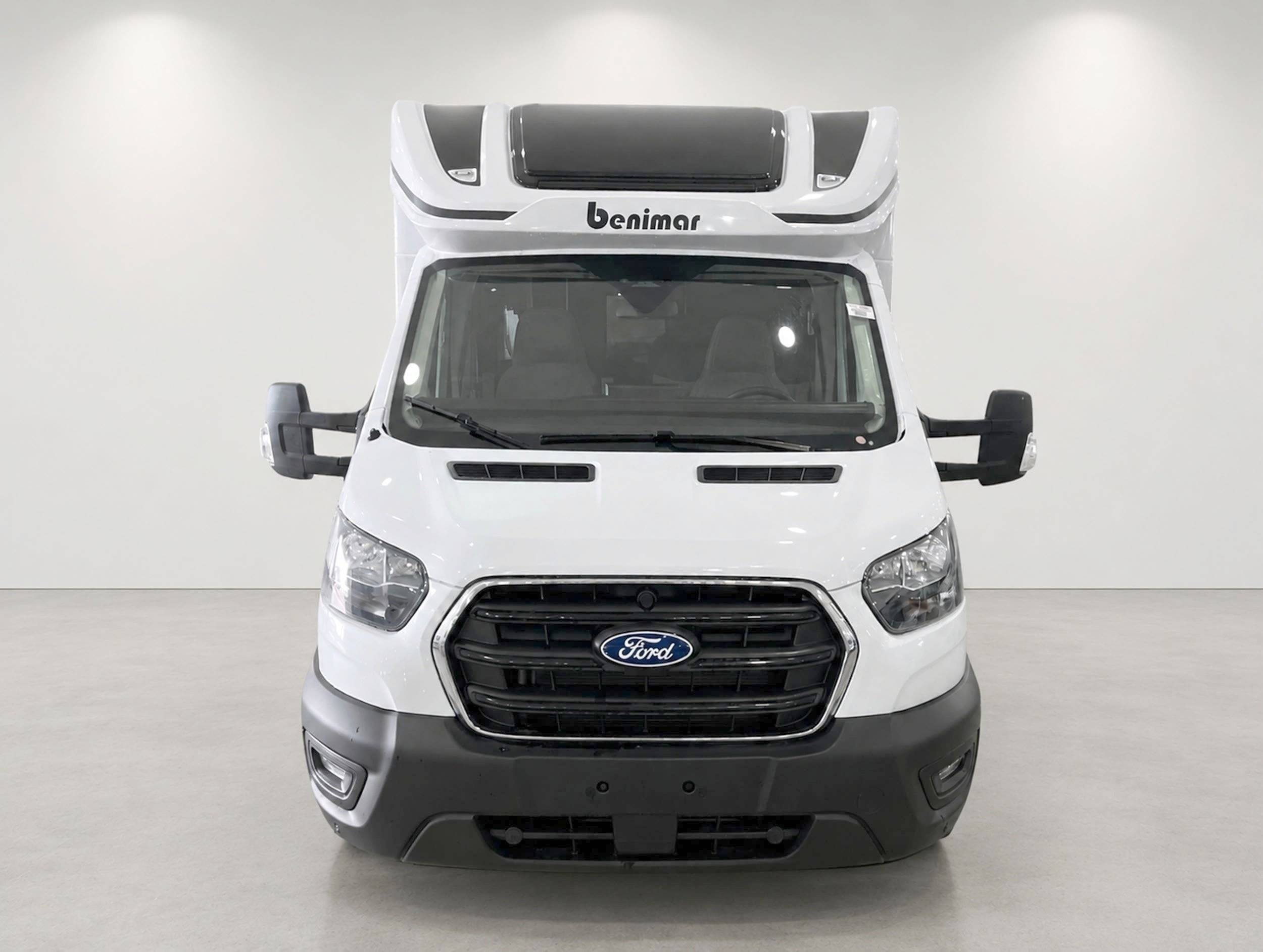 Vista del vehículo ángulo delantero Ford Benimar - Yescapa