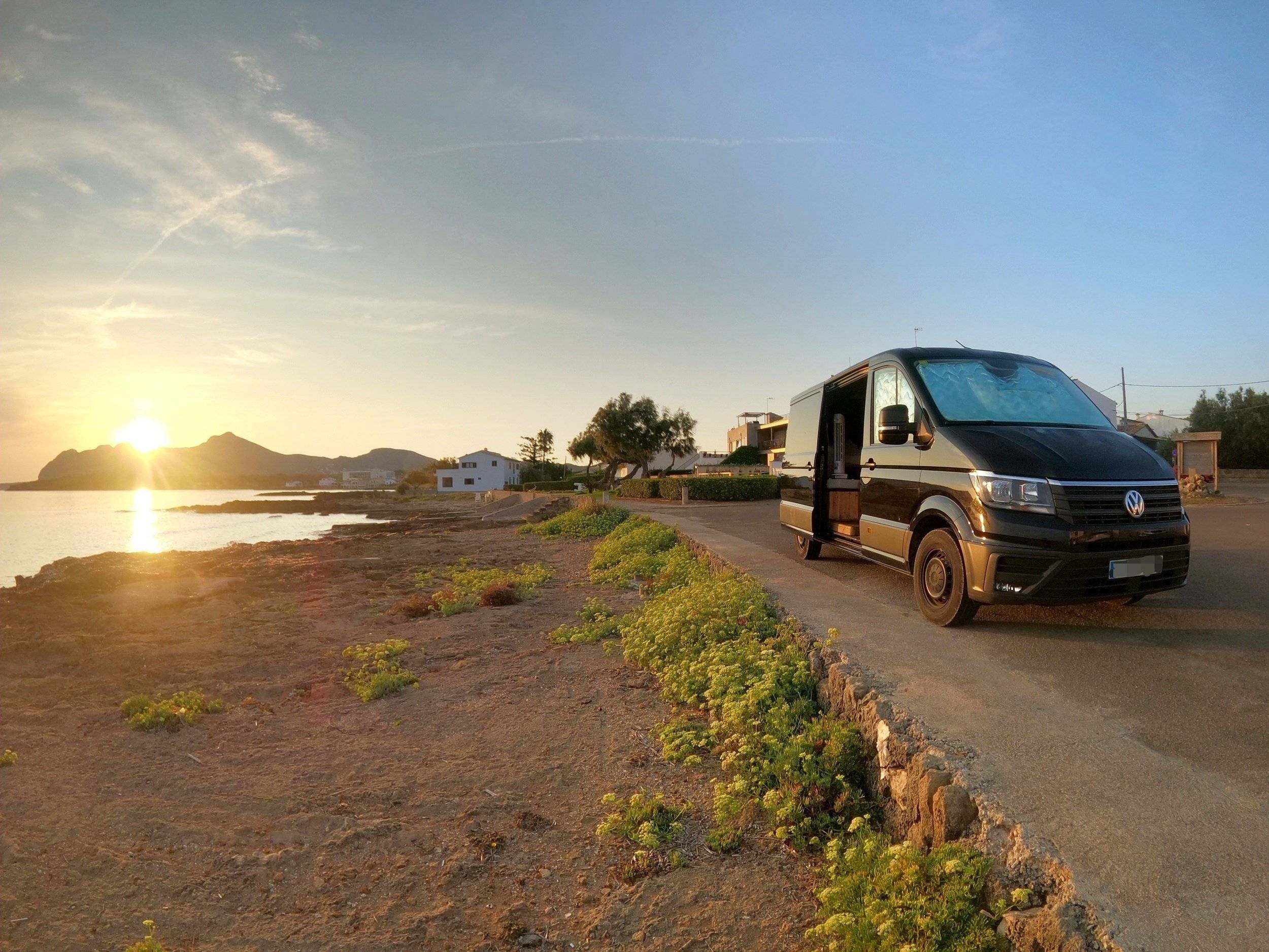 Vista de 3/4 Volkswagen Crafter 2,0 l 102 ch - Yescapa