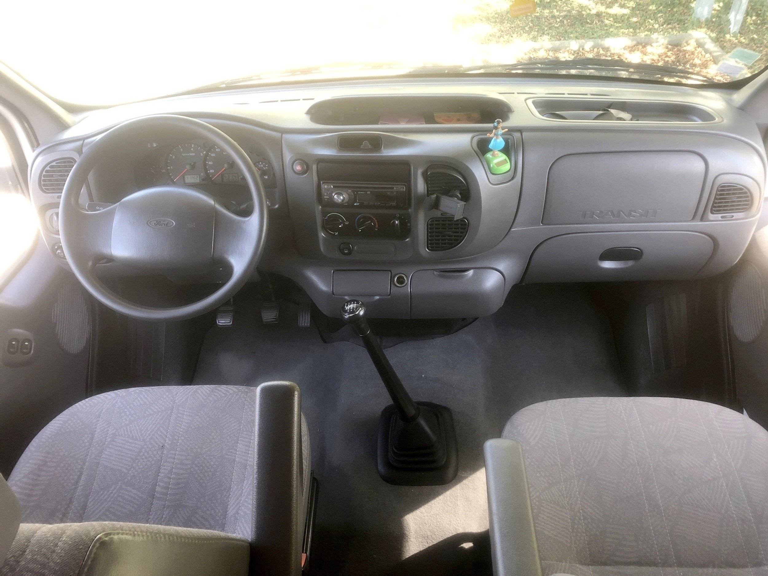 Driver's compartment Ford Transit 2,4 l TDCi 140 ch. - Yescapa