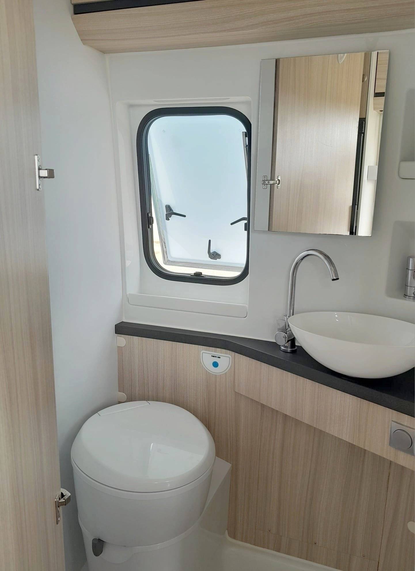 Adria Adria Twin PLUS 600 SPB Family