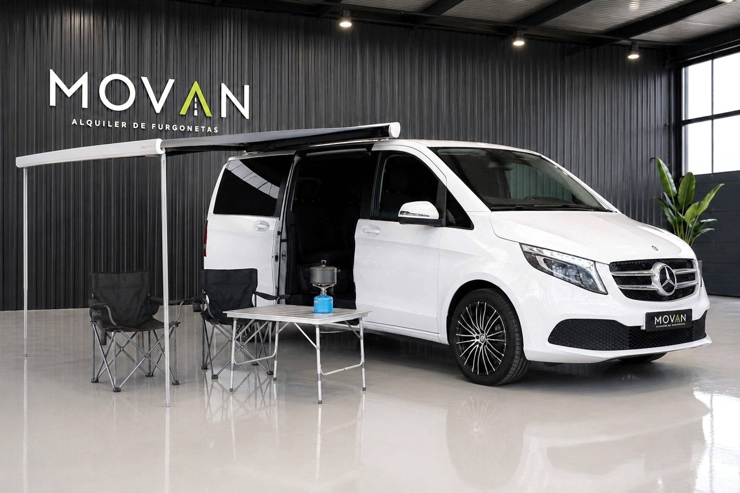Vista de 3/4 Mercedes Viano Fun 2,2 l 163 ch - Yescapa