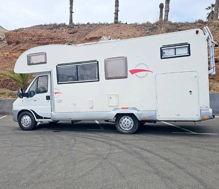 Voorkant 3/4 Fiat FIAT DUCATO - Yescapa