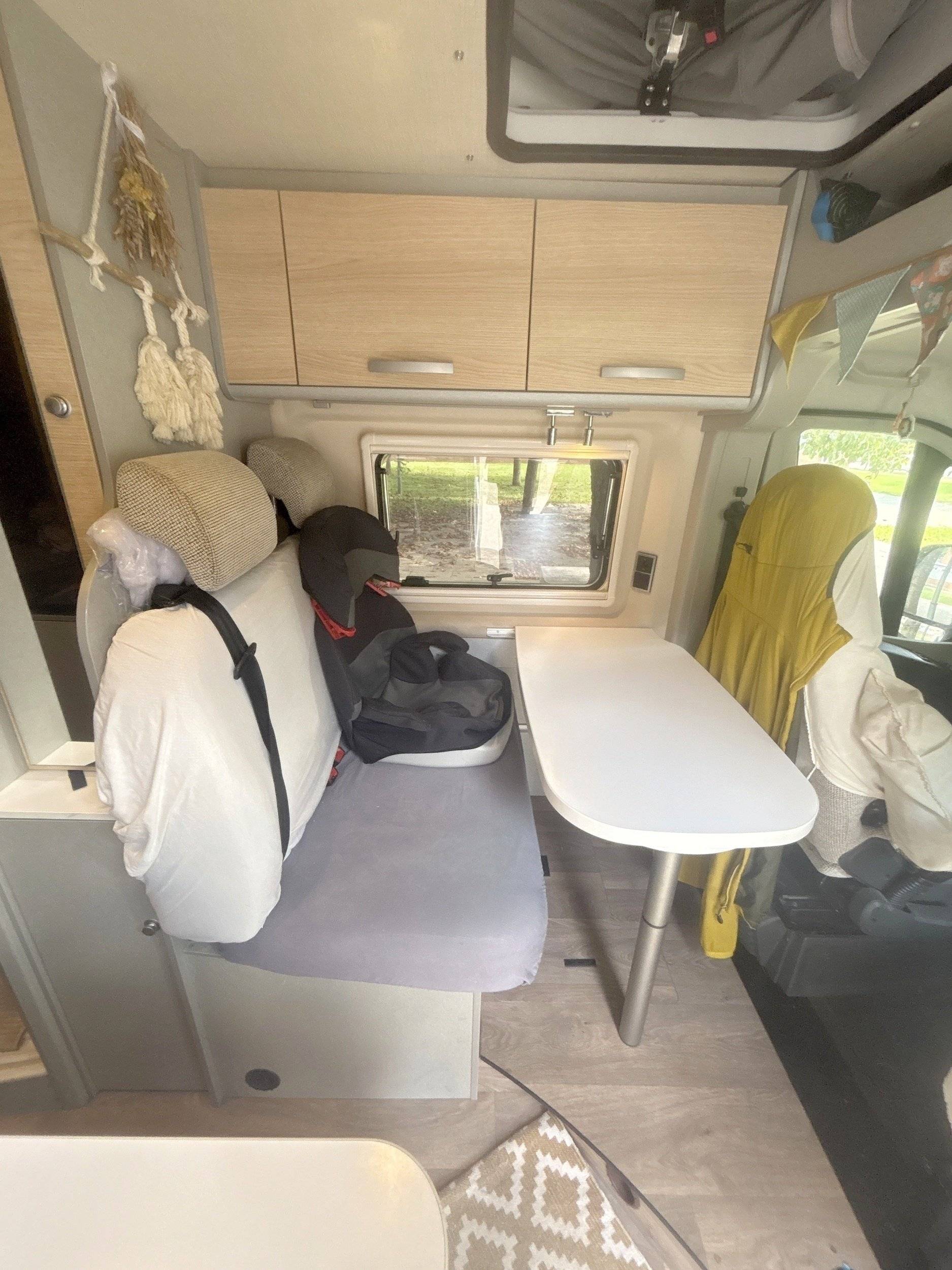 Dining Area Fiat FIAT PROFESSIONNAL - Yescapa
