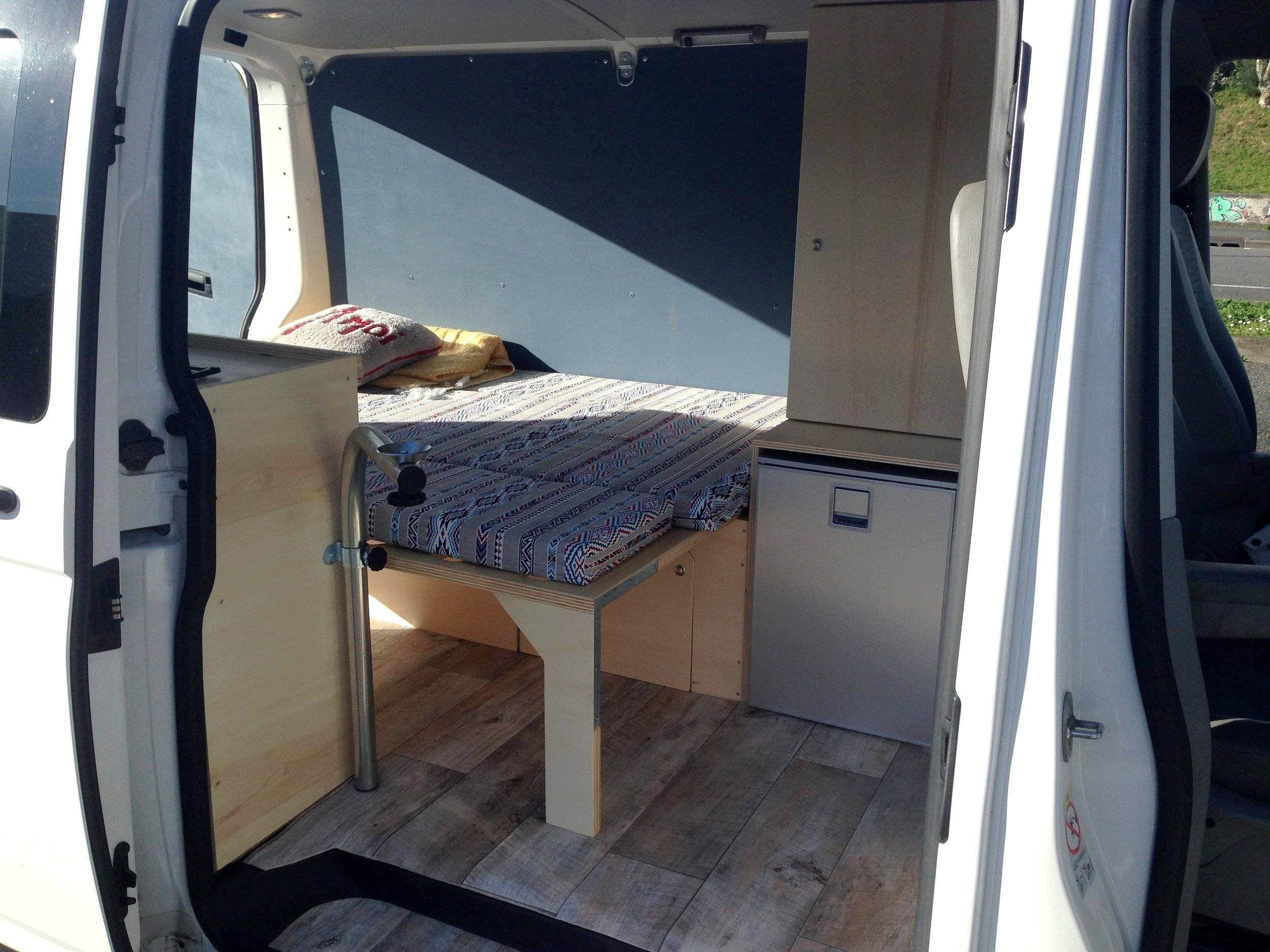 Couchages Volkswagen T5 2 l 84 ch - Yescapa