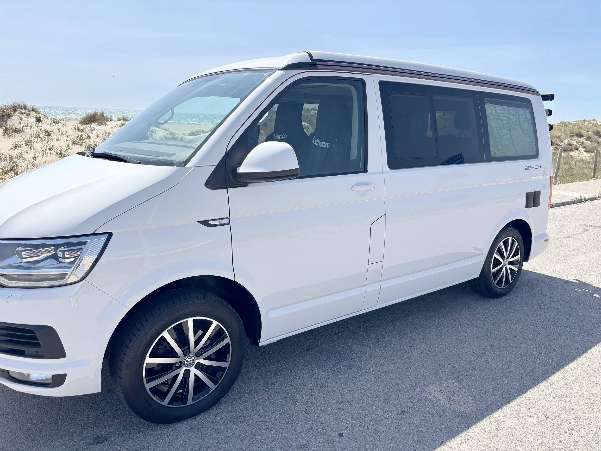 Front view from 3/4 Volkswagen T6 2 l TDI 150 ch - Yescapa