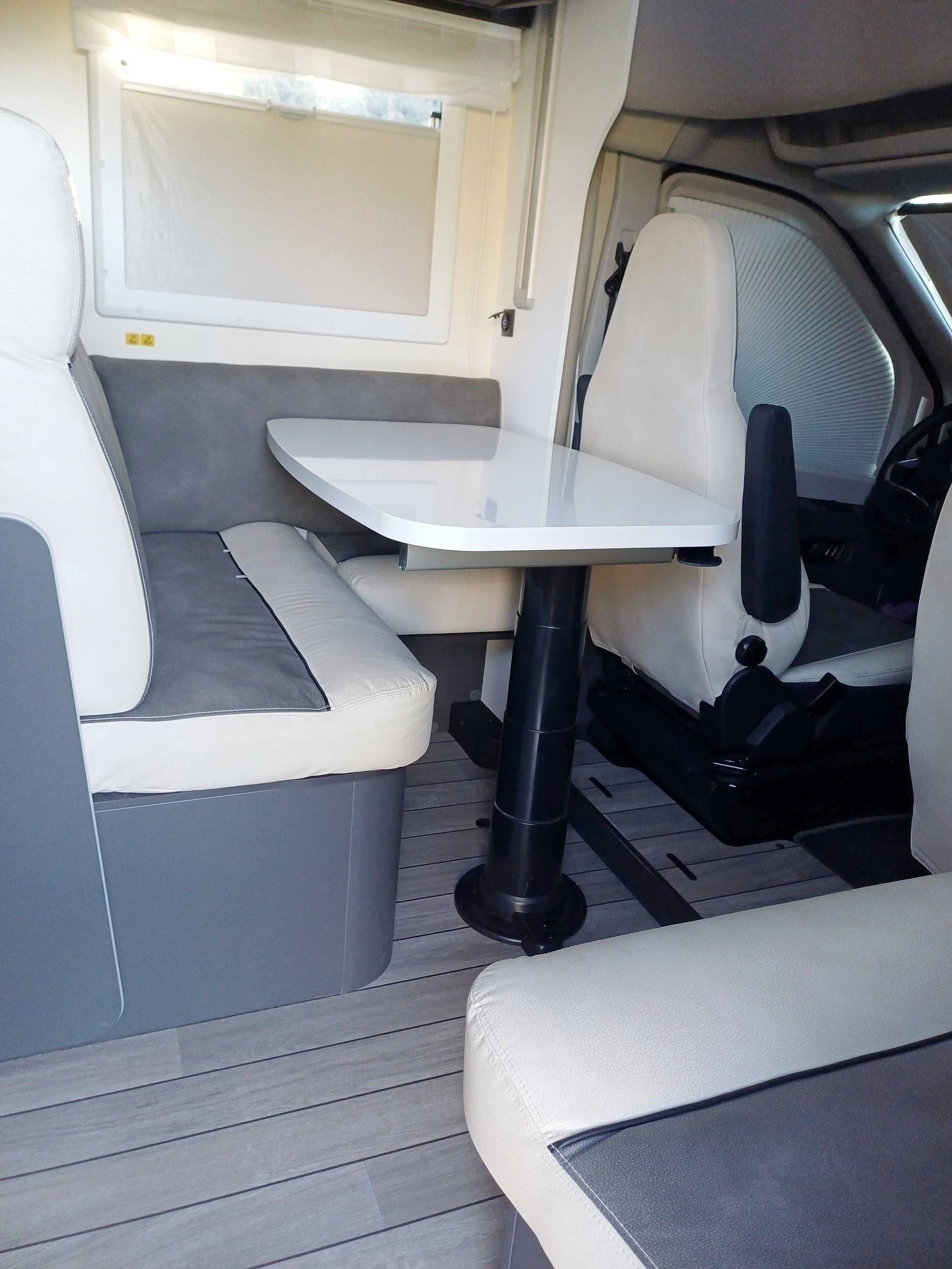 Eethoek Ford Transit 2,0 l 170 ch - Yescapa