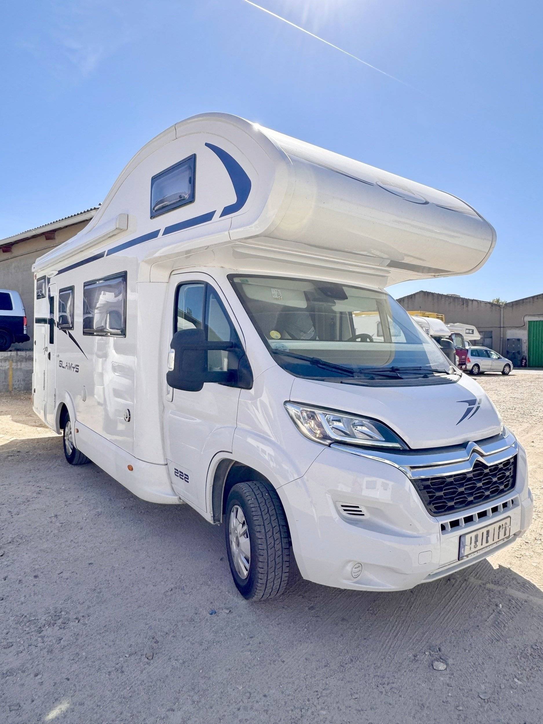 schräge Vorderansicht Citroën Jumper 2,2 l 150 ch - Yescapa