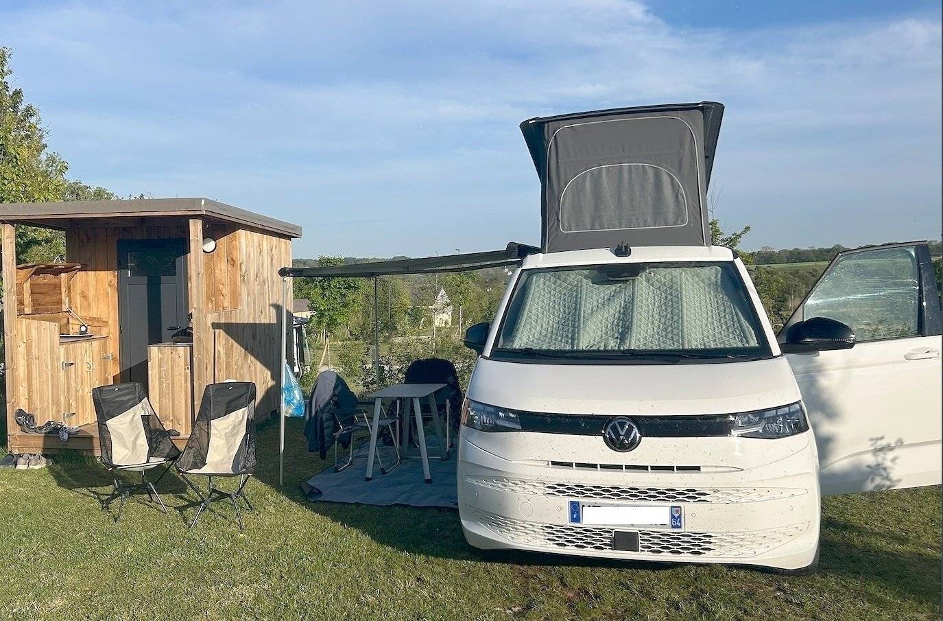 Vista del vehículo ángulo delantero Volkswagen California OCEAN - Yescapa