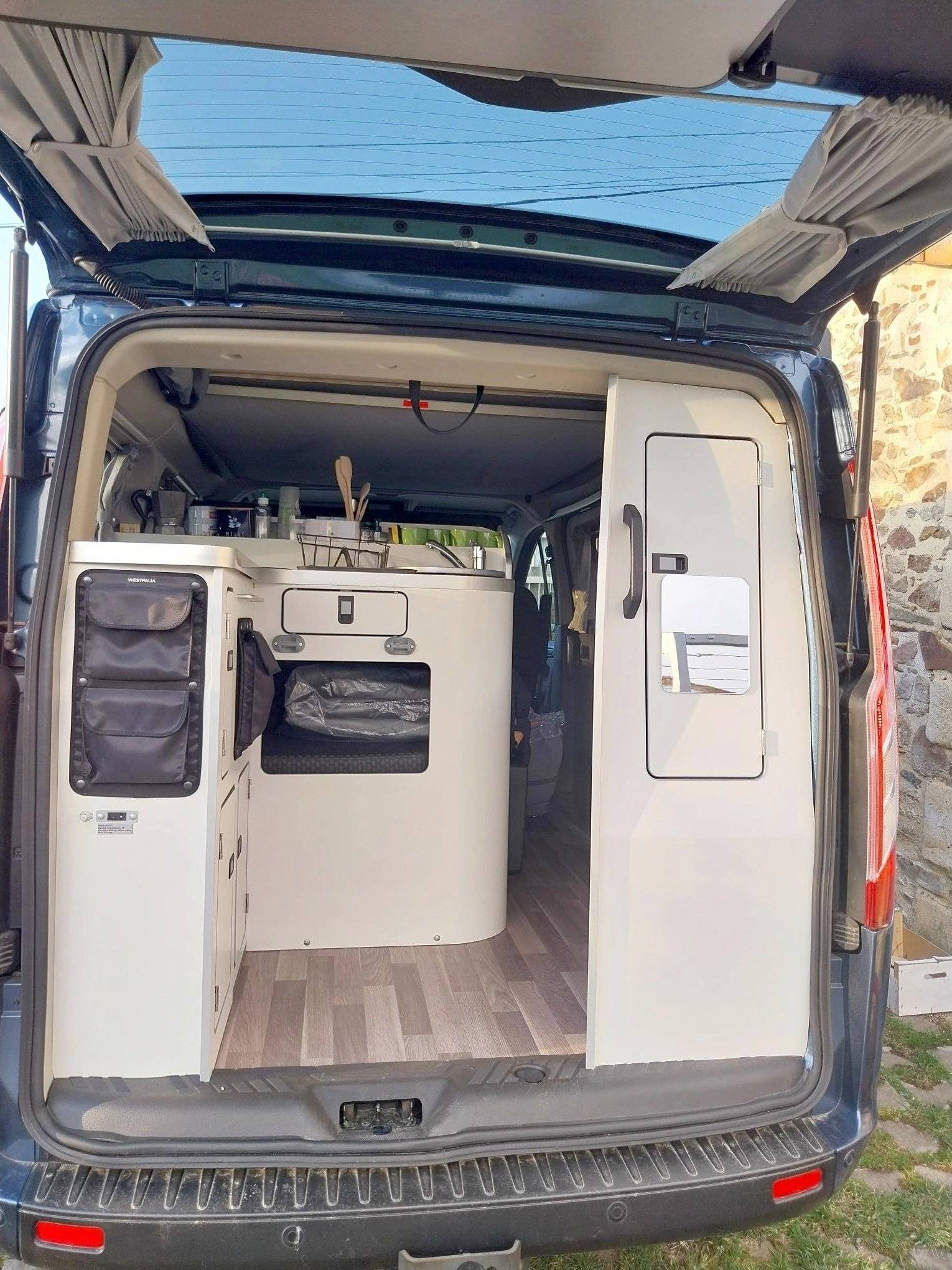 Cozinha Ford Ford Nugget - Yescapa