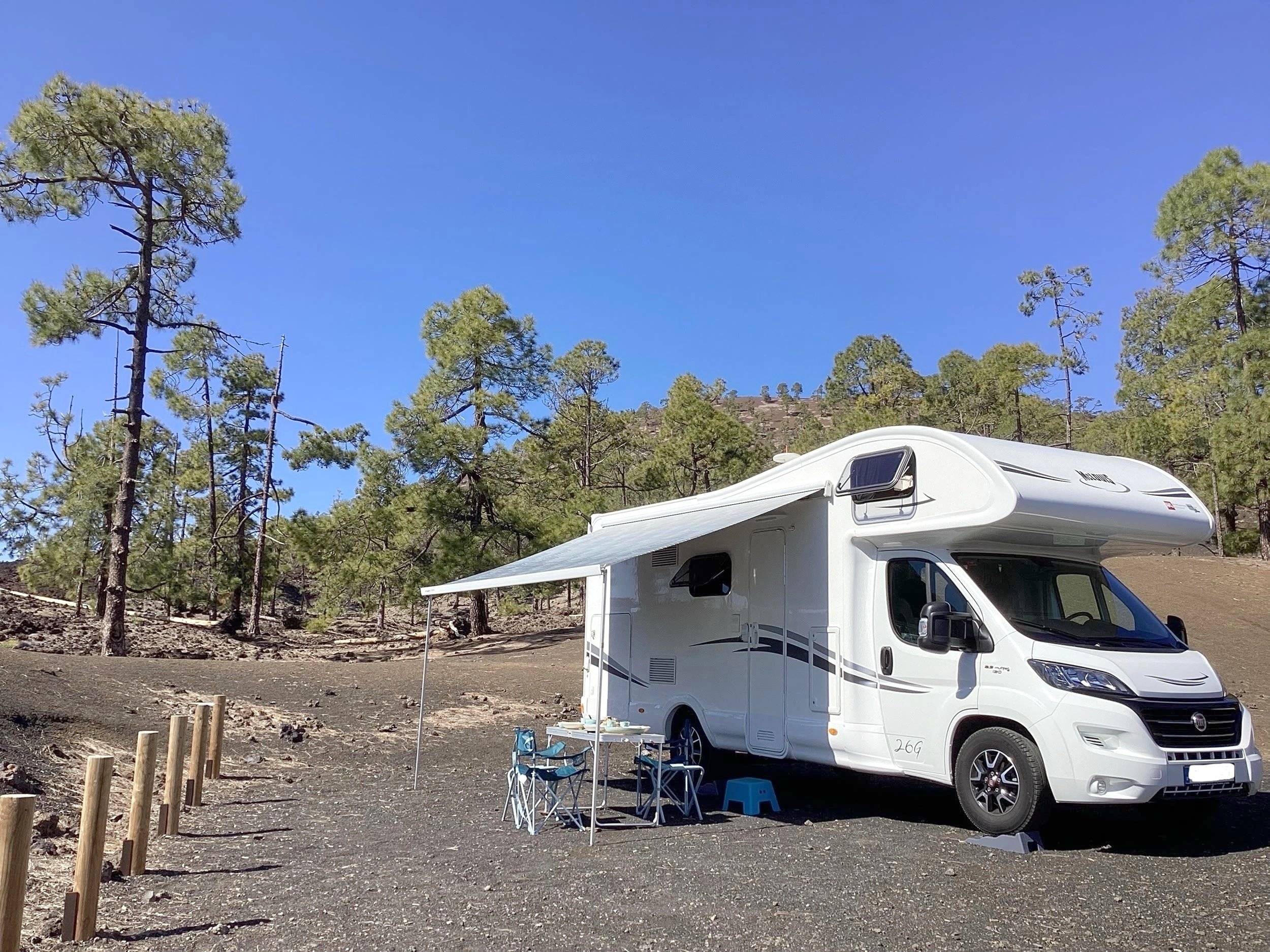 Vista frontale a ¾ Fiat 2,3 l 130 ch. - Yescapa