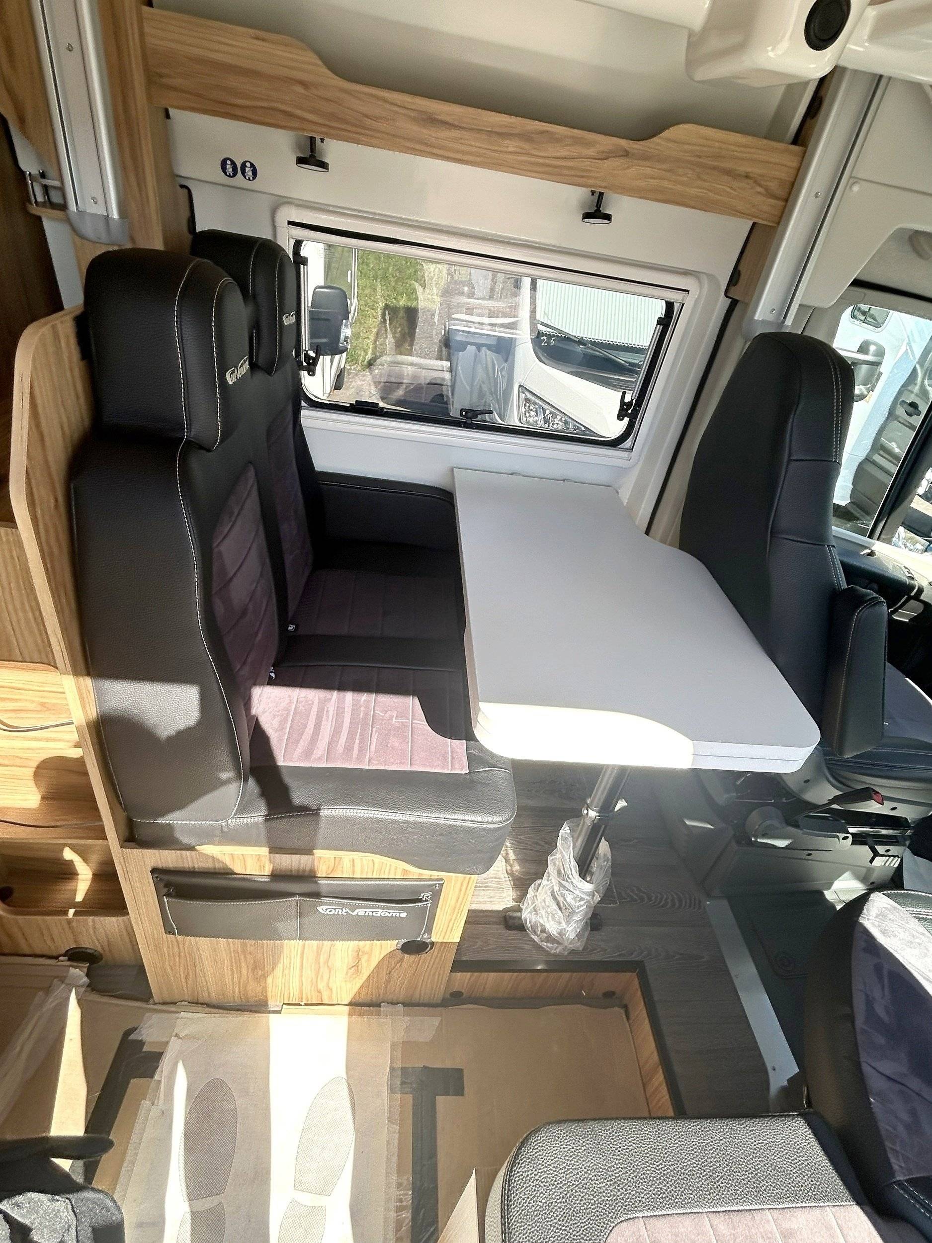 Área de jantar Fiat 2,3 l 130 ch - Yescapa