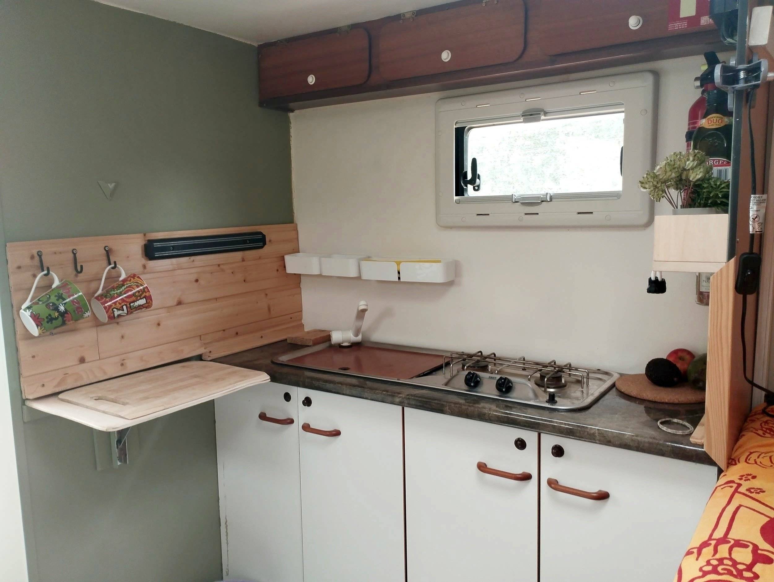 Angolo cucina Mercedes 406d - Yescapa