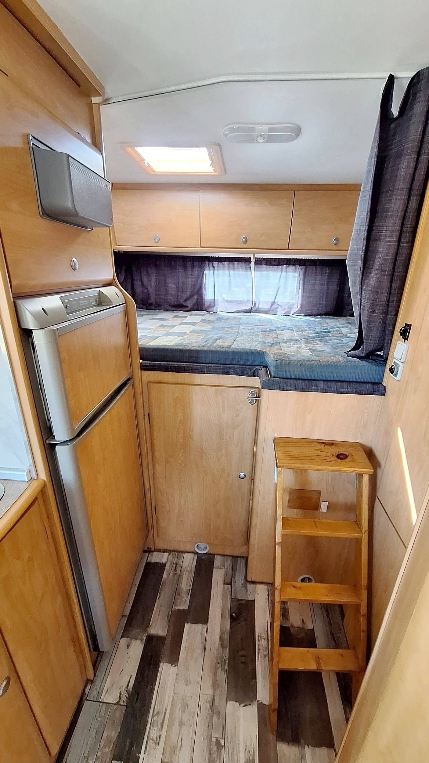 Schlafplätze Ford Transit 2,2 l TDCi 110 ch. - Yescapa