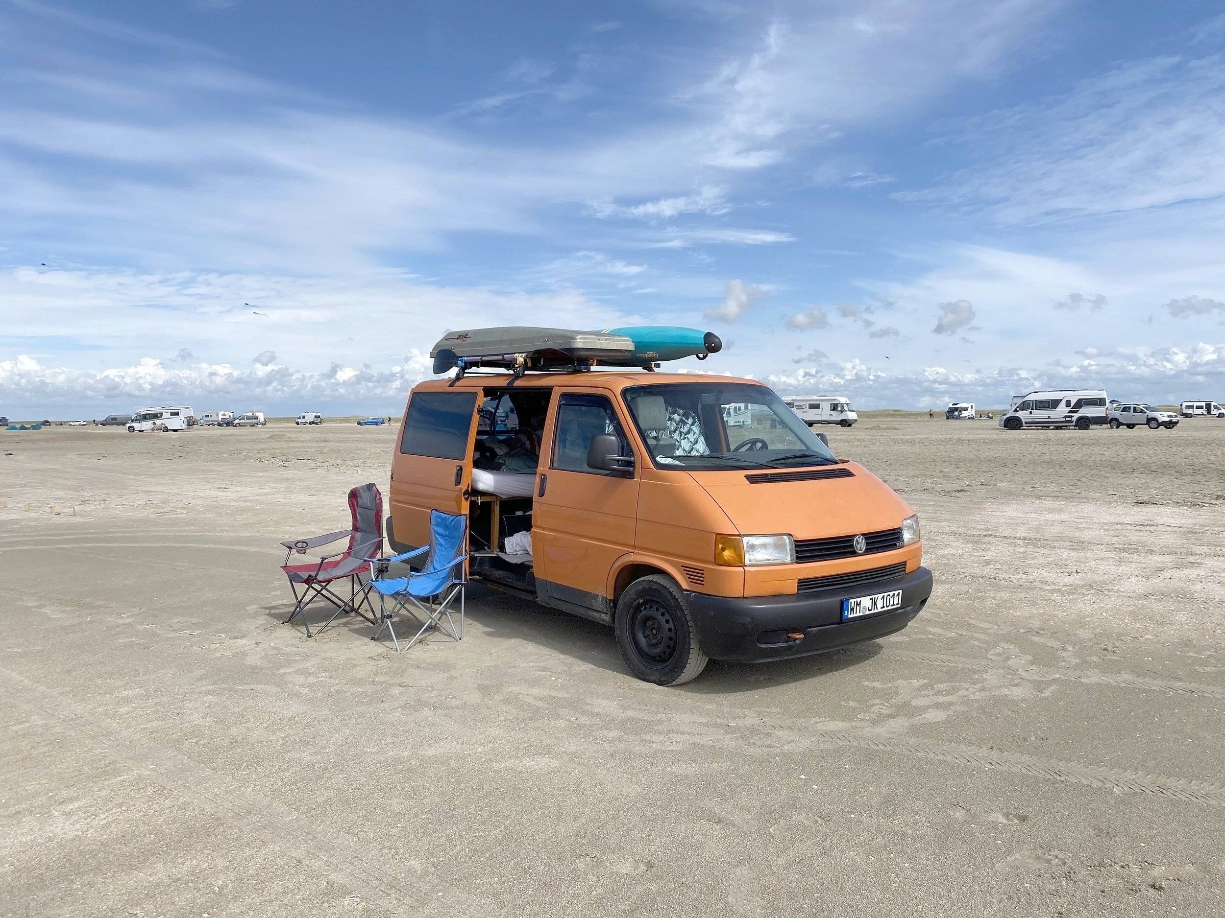 Front view from 3/4 Volkswagen Transporter T4 - Yescapa