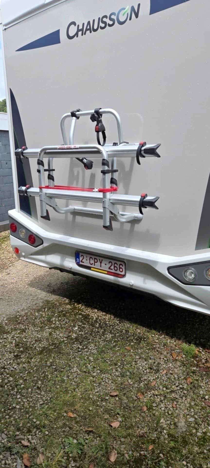Ansicht von hinten Ford Transit 2,0 l 170 ch - Yescapa