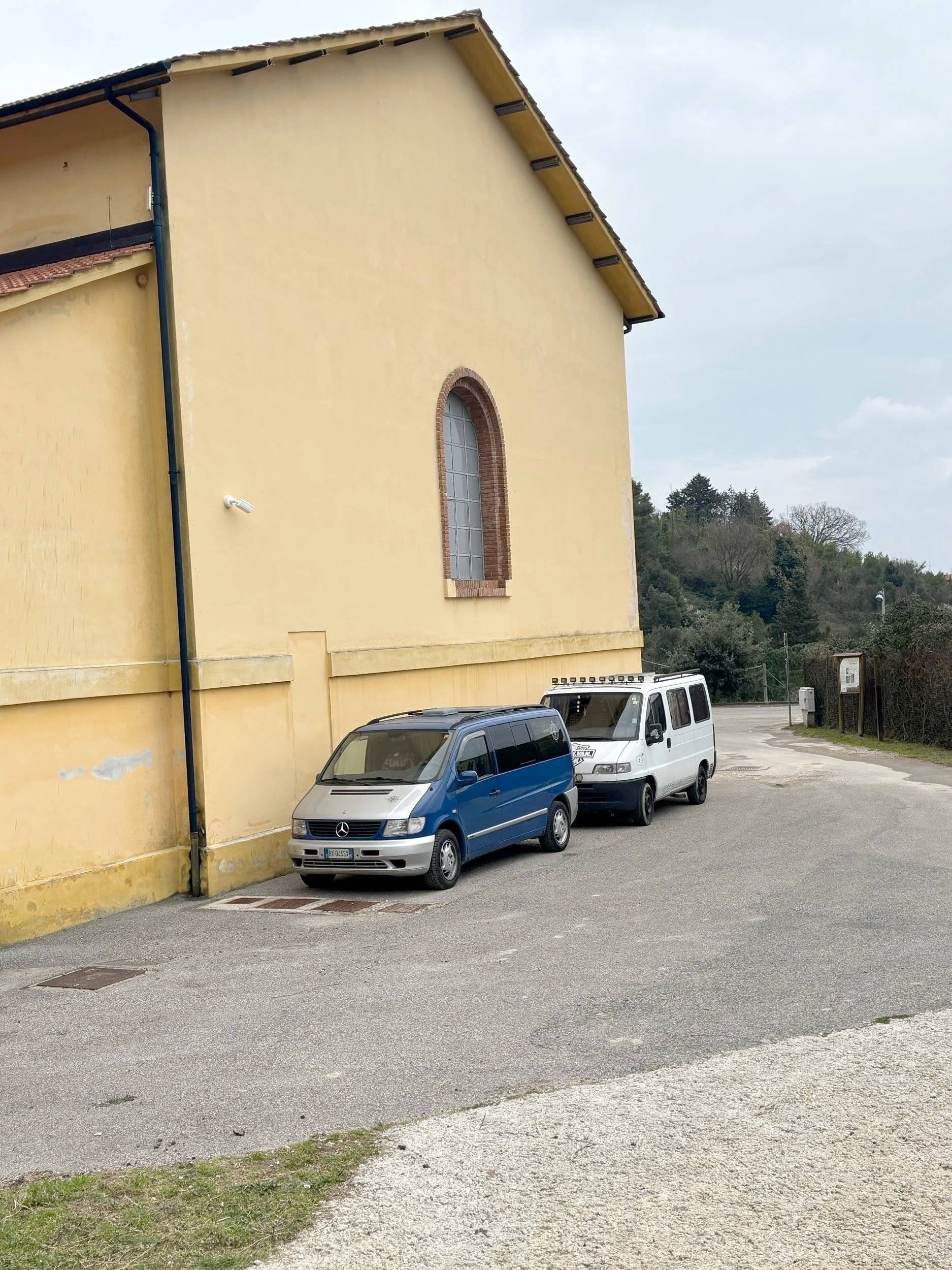 Vue avant de 3/4 Mercedes Mercedes vito - Yescapa