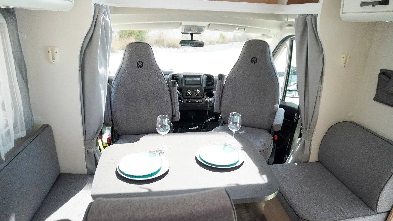 Dining Area Fiat - Yescapa