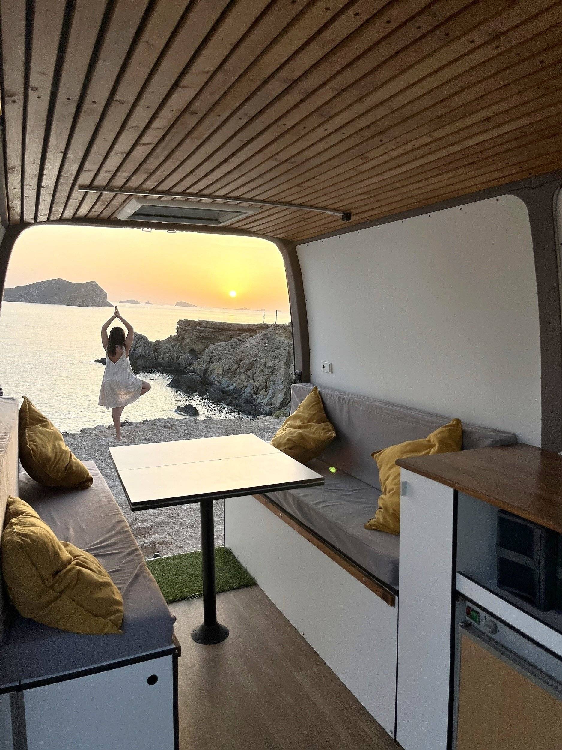 Dinette Renault Master 2,5 l dCi 120 ch. - Yescapa