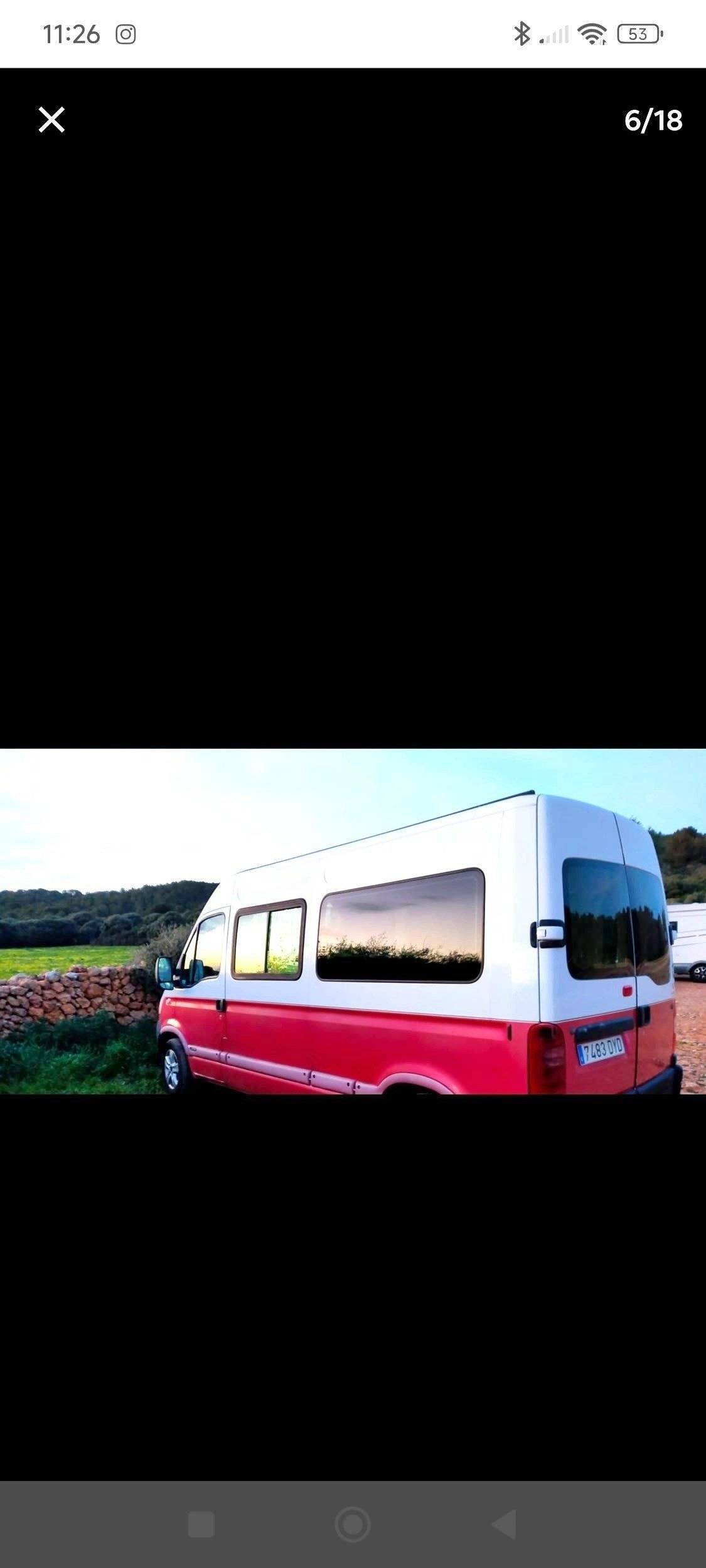 Vista del vehicle angle davanter Renault Master 2,3 l 125 ch - Yescapa