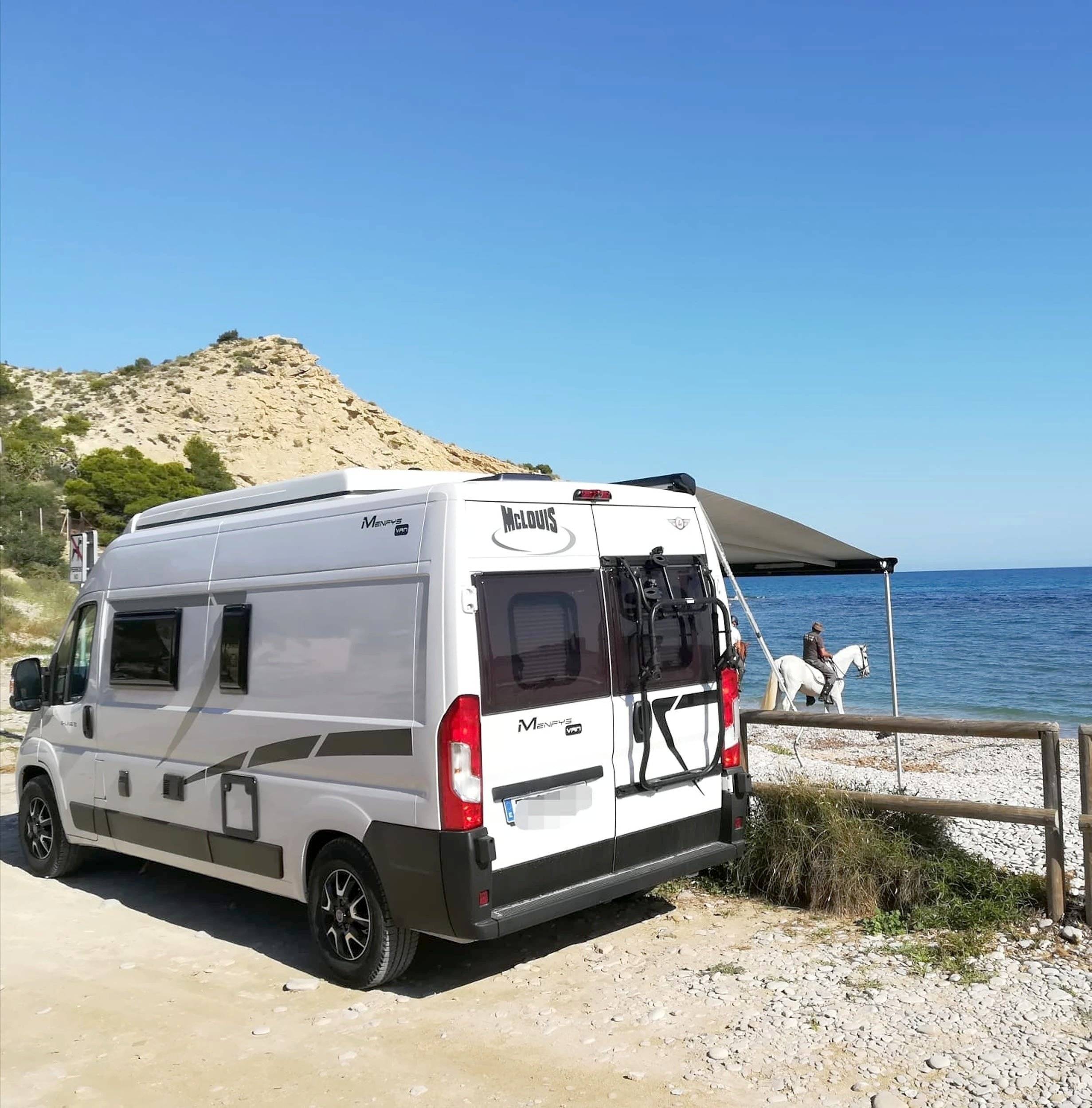Mclouis Menfys van  s Line 5