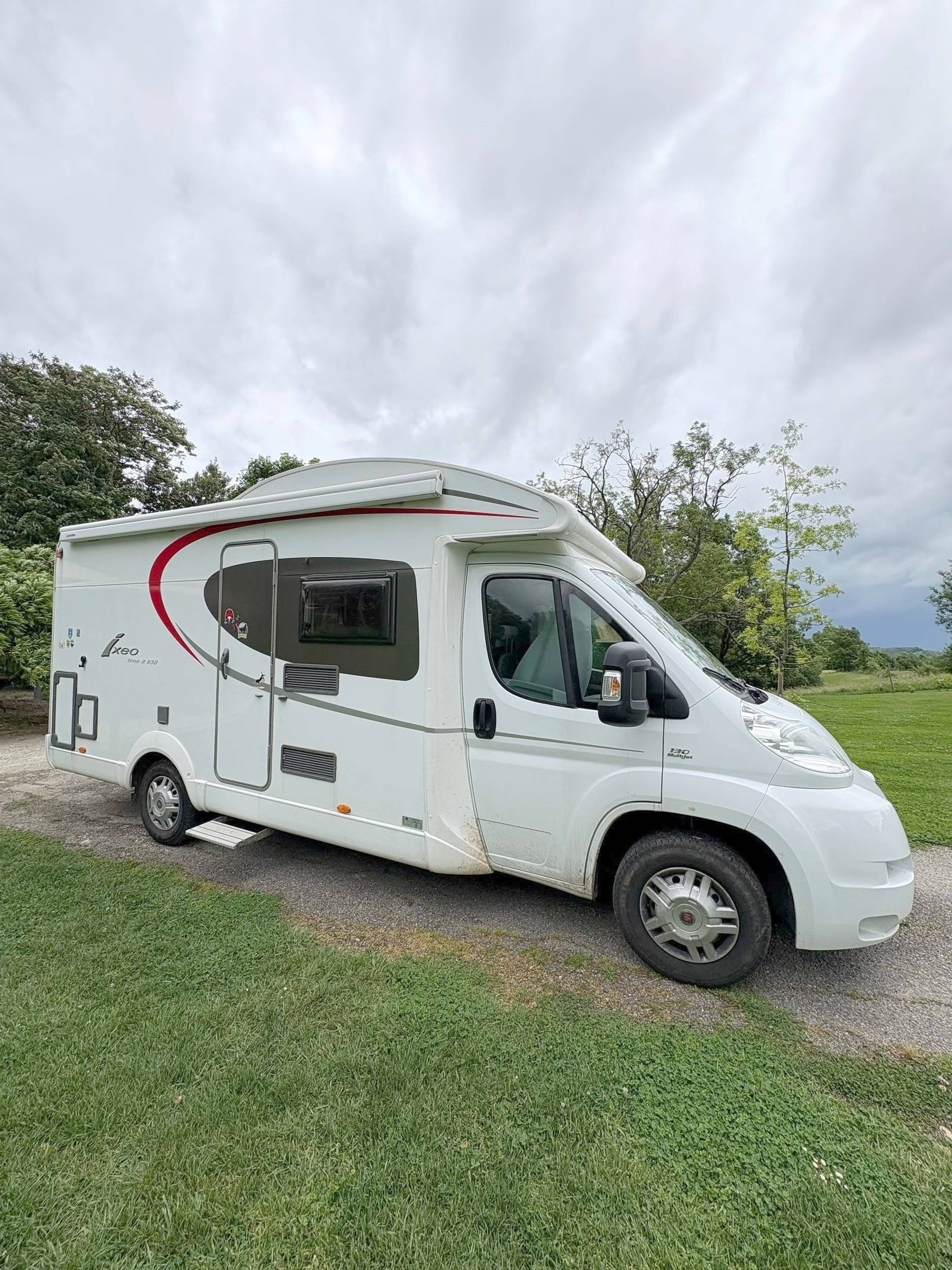 Front view from 3/4 Fiat 2,3 l 130 ch - Yescapa