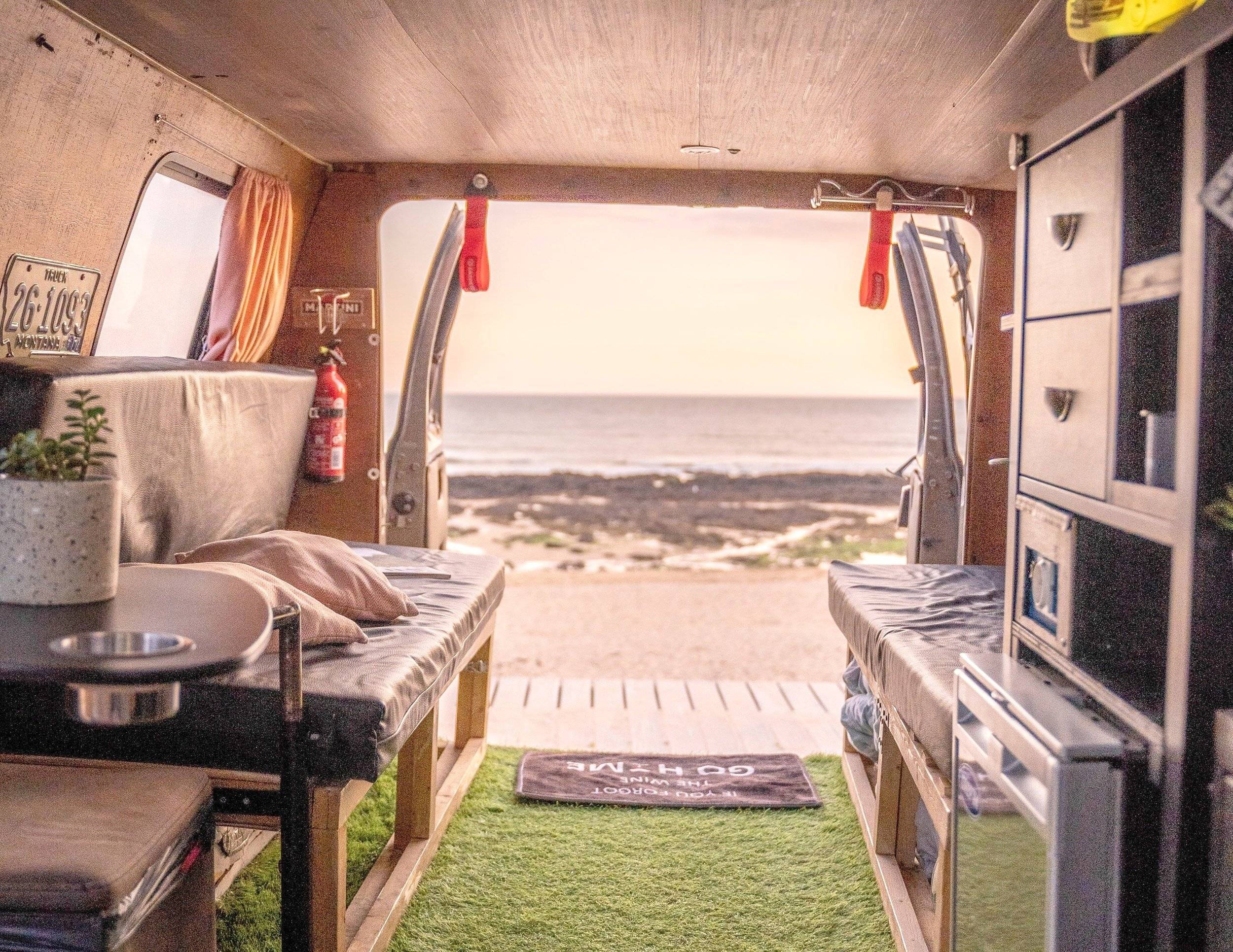 Couchages Dodge B250 - Yescapa