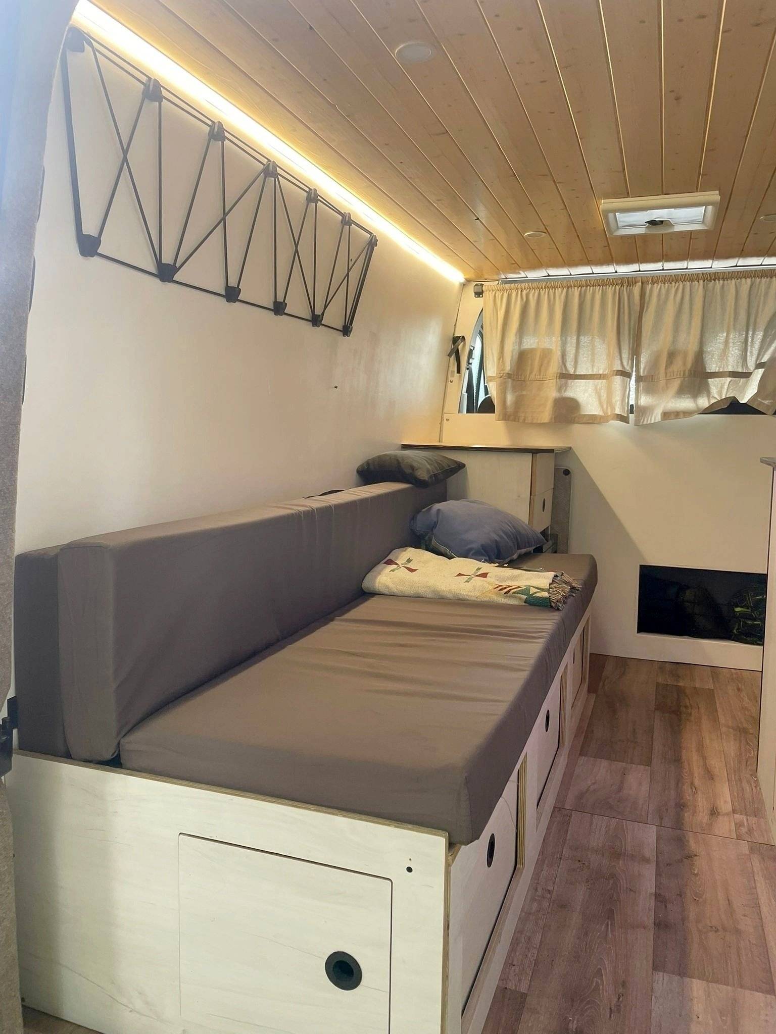 Schlafplätze Volkswagen VOLKSWAGEN CRAFTER - Yescapa