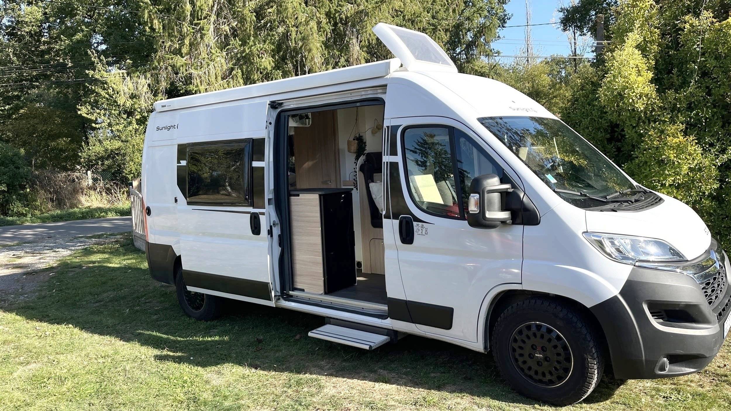 Front view from 3/4 Citroën - Yescapa