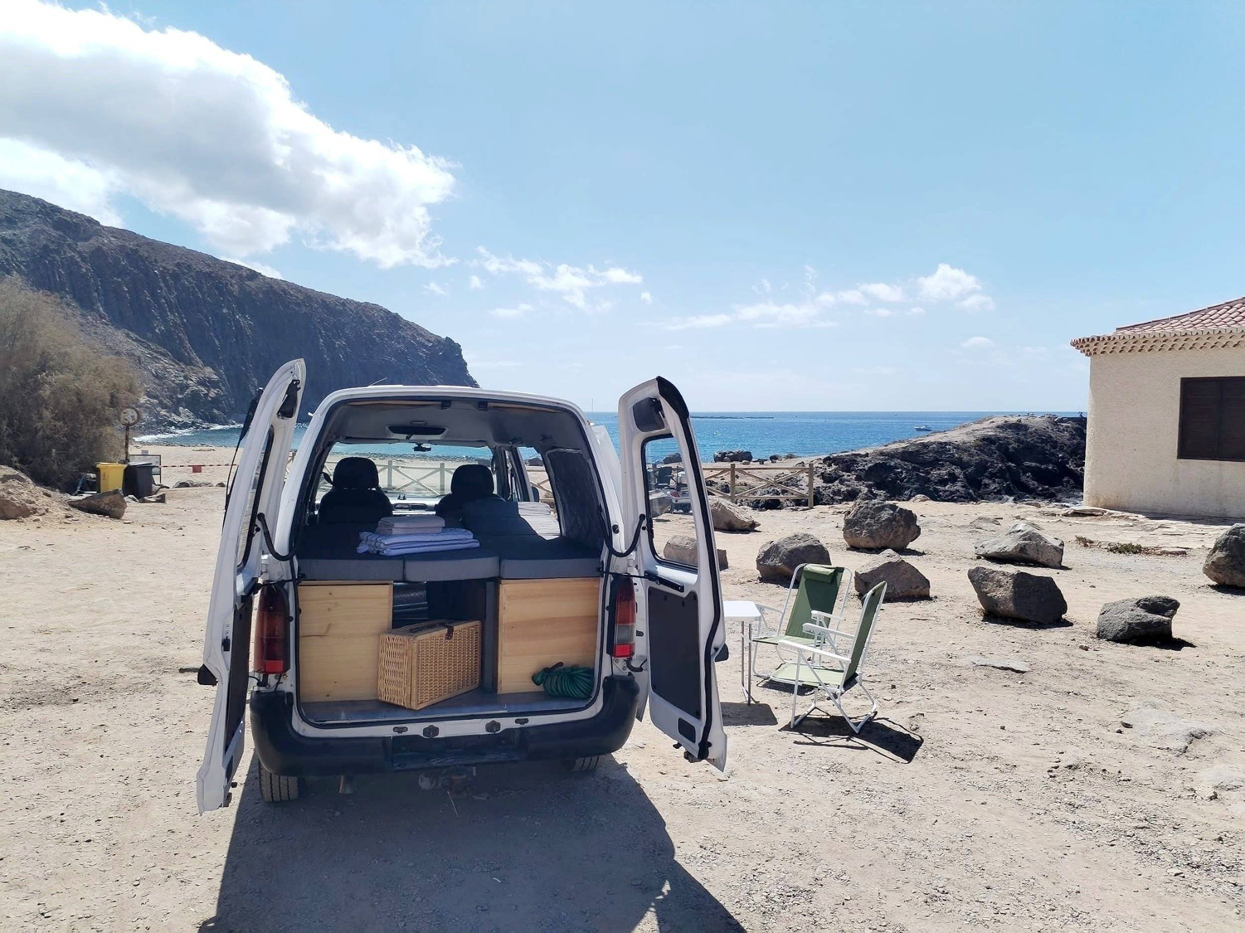Schlafplätze Nissan Vanette Cargo - Yescapa