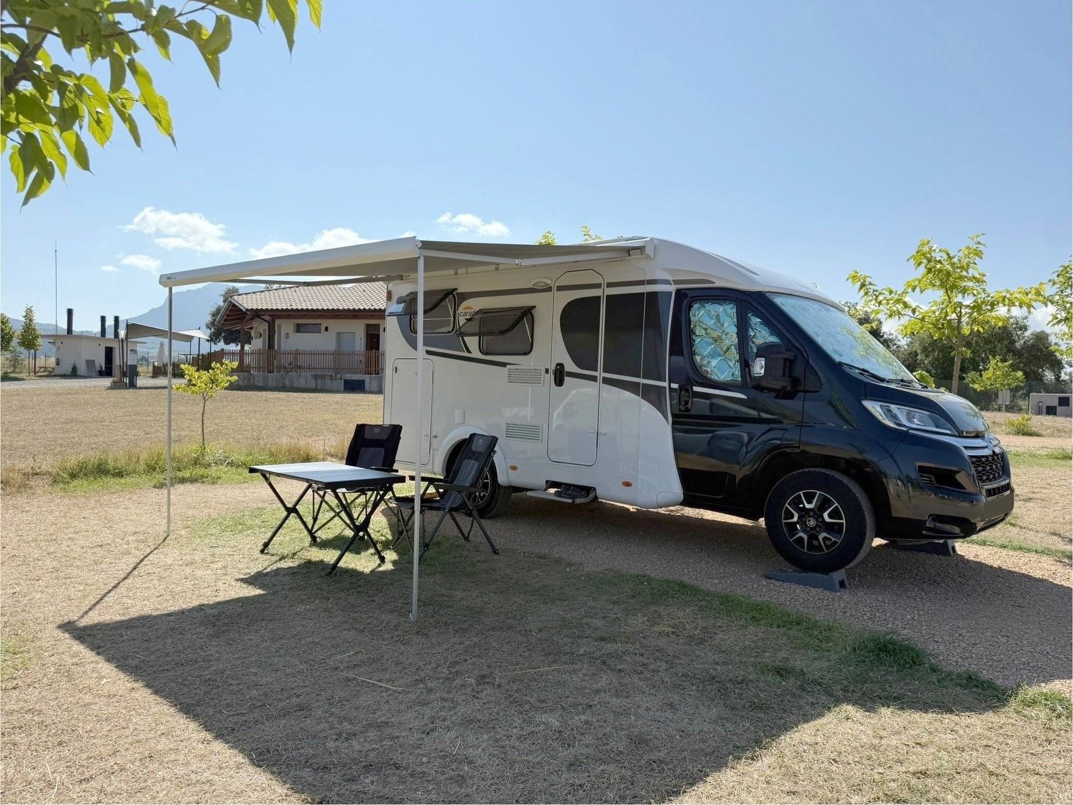 Vue avant de 3/4 Citroën 2.2L 140CV - Yescapa