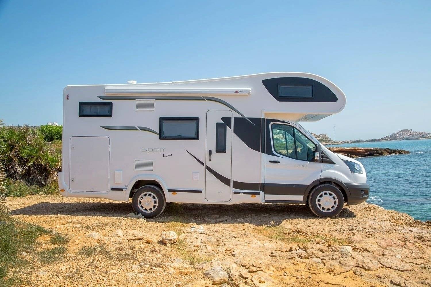 Vista de 3/4 Ford Transit 155 ch - Yescapa