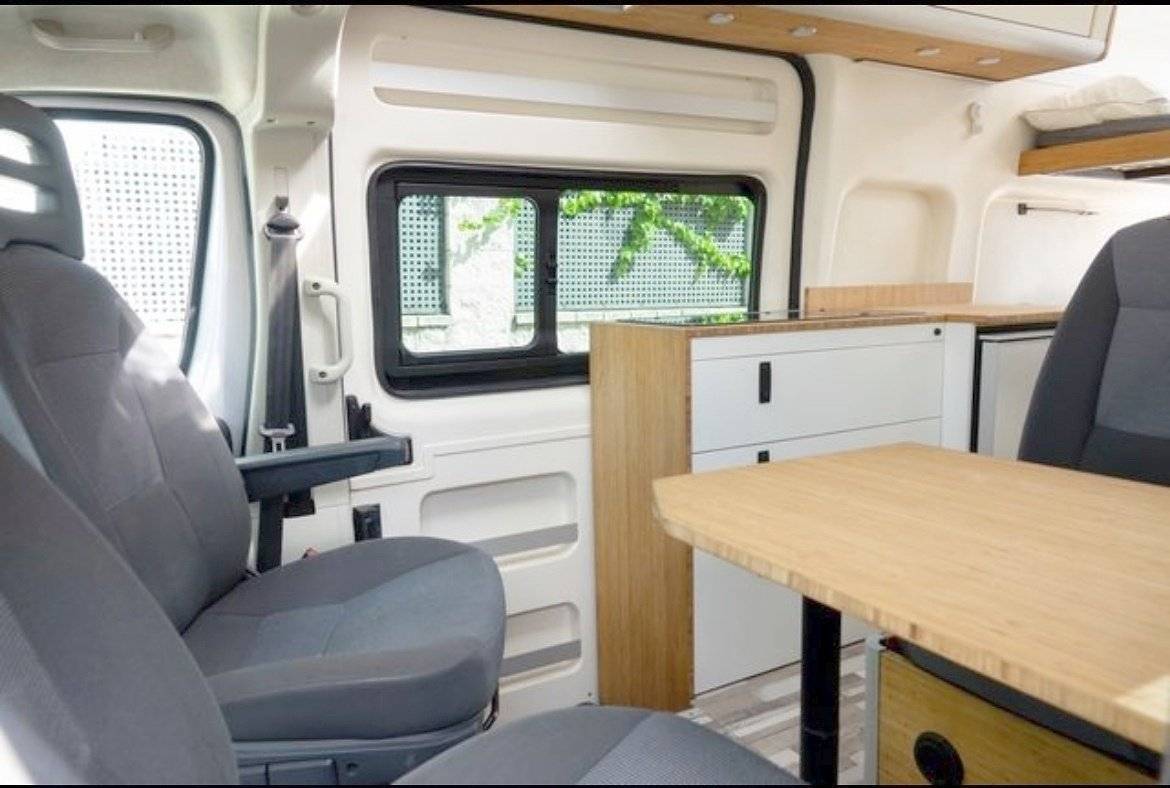Coin repas Peugeot Boxer 2,2 l hdi 130 ch - Yescapa