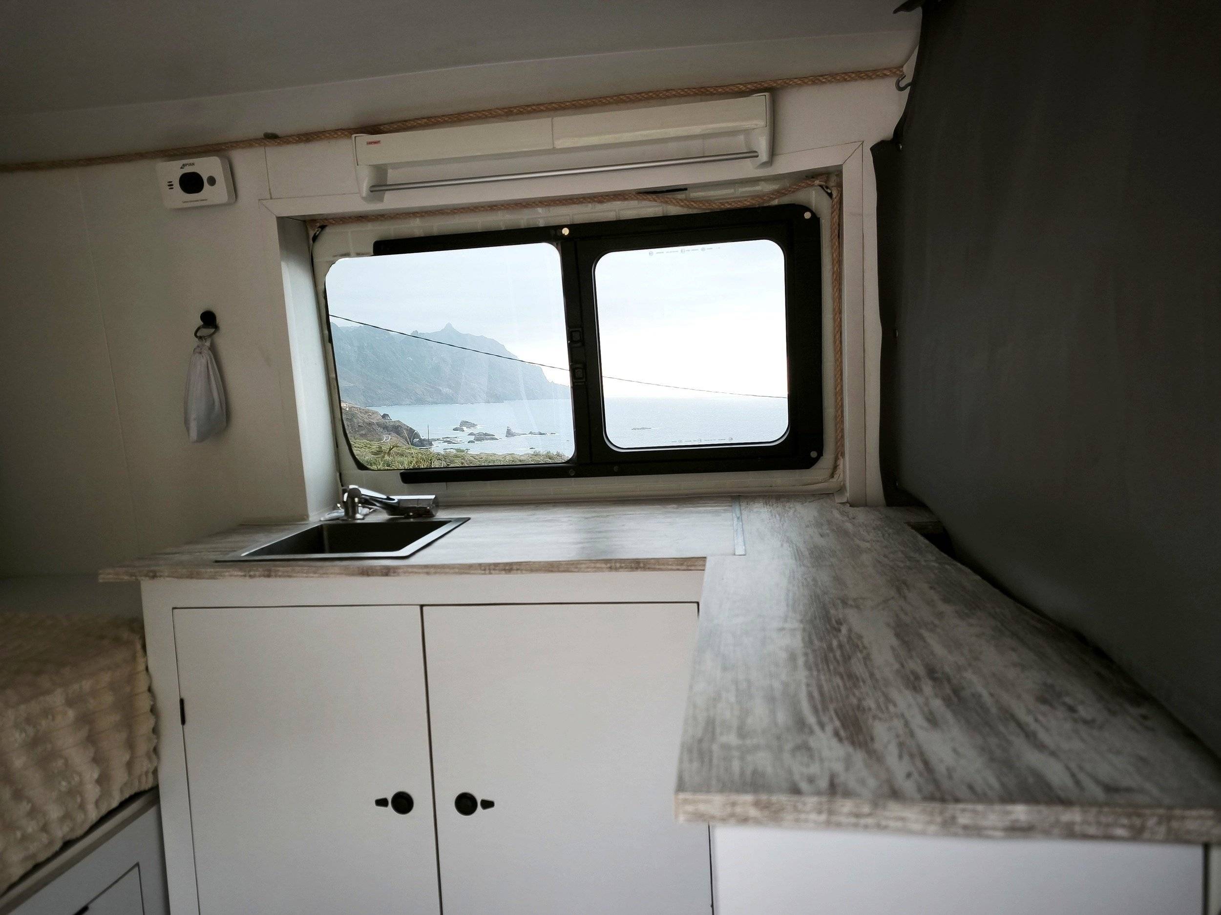 Kitchen Citroën Jumper 2,2 l 101 cv - Yescapa