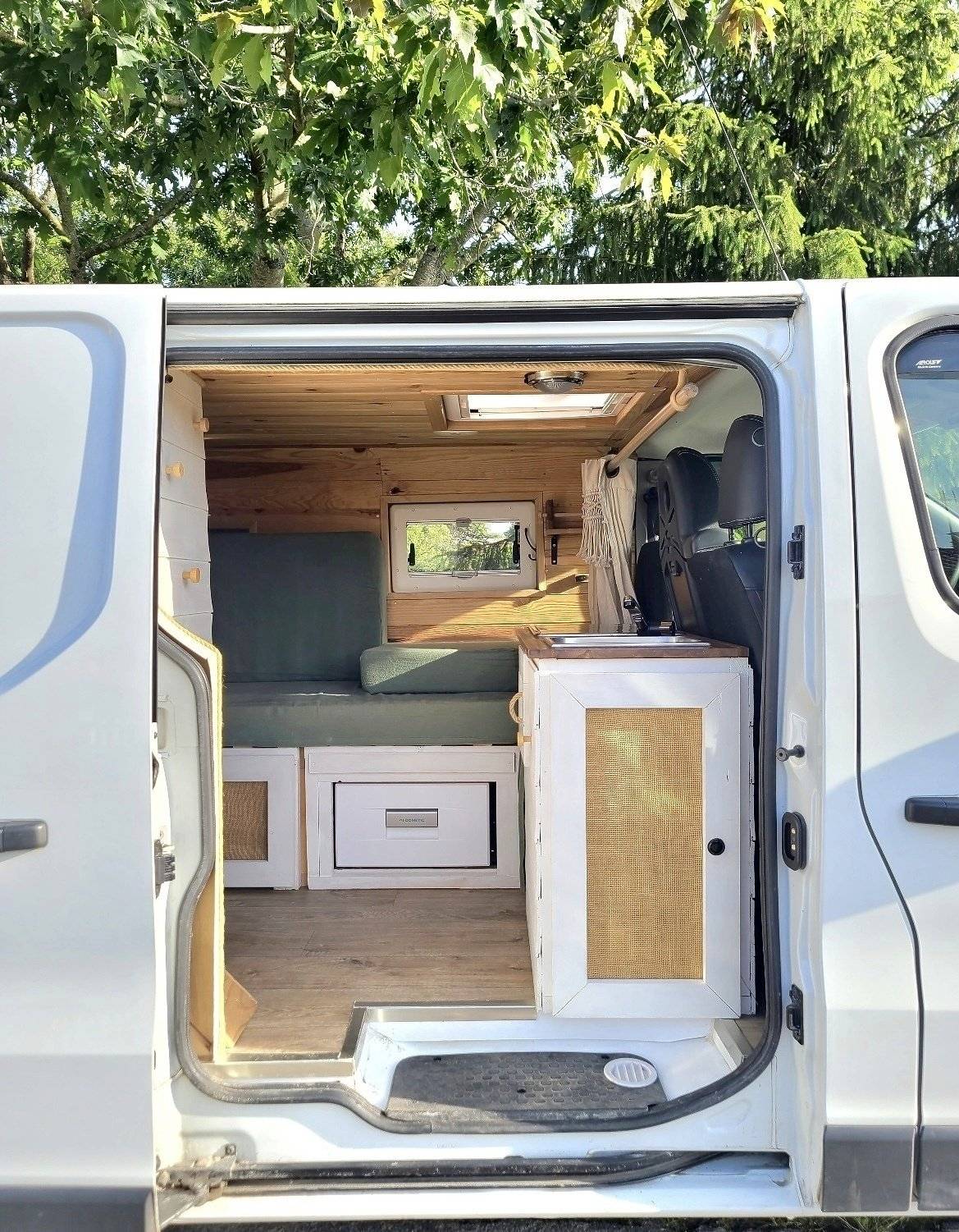 Menjador Renault Trafic III 1.6 dci - Yescapa