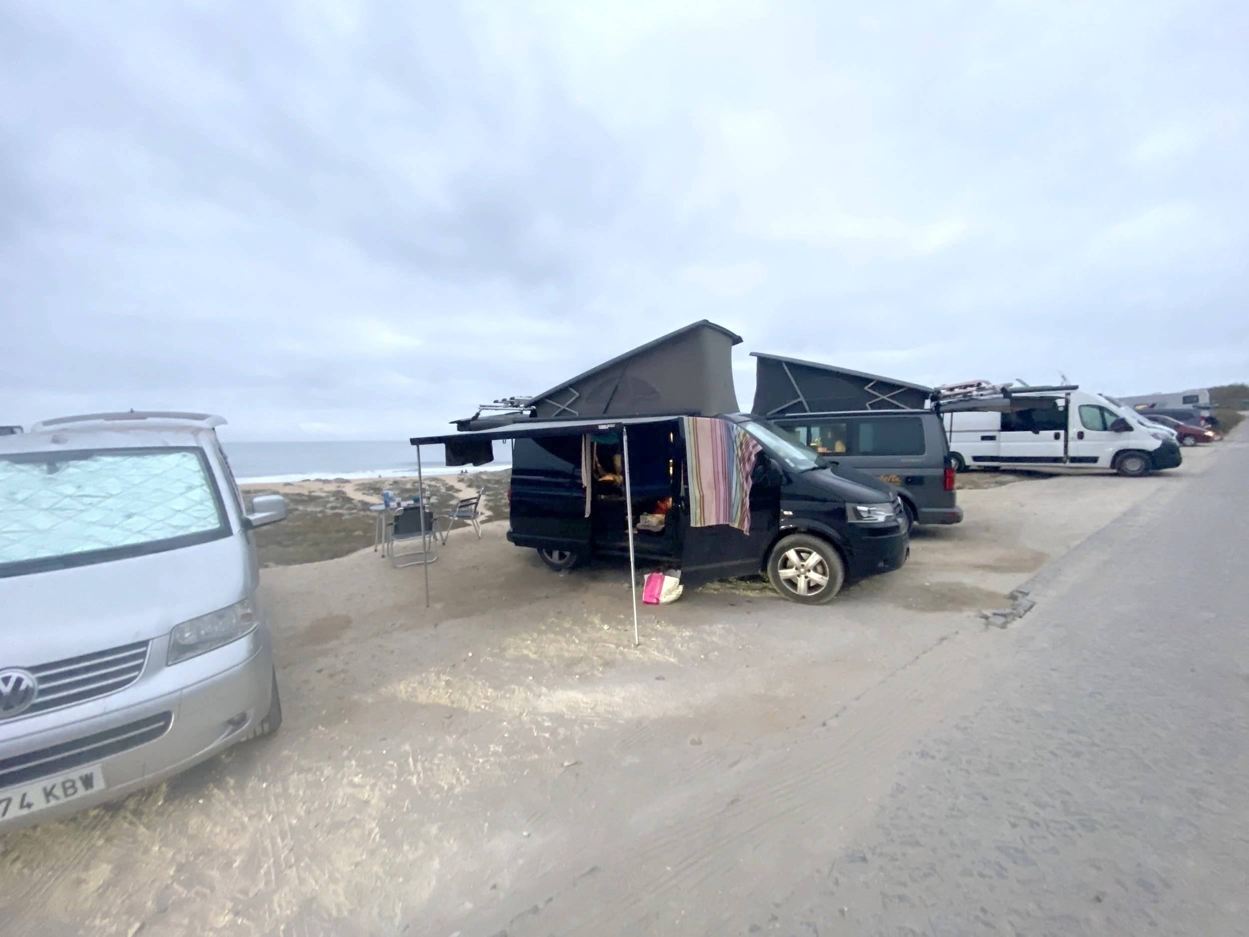 schräge Vorderansicht Volkswagen T5 2 l 180 ch - Yescapa