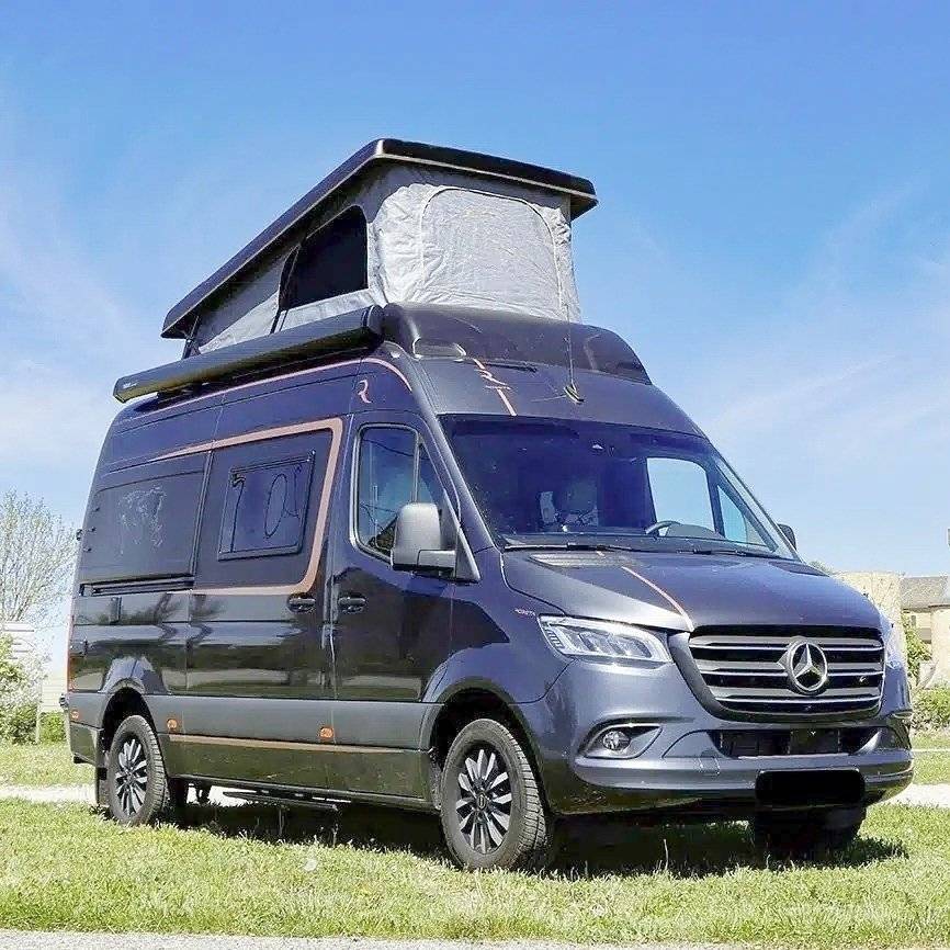 Front view from 3/4 Mercedes Robeta - Yescapa