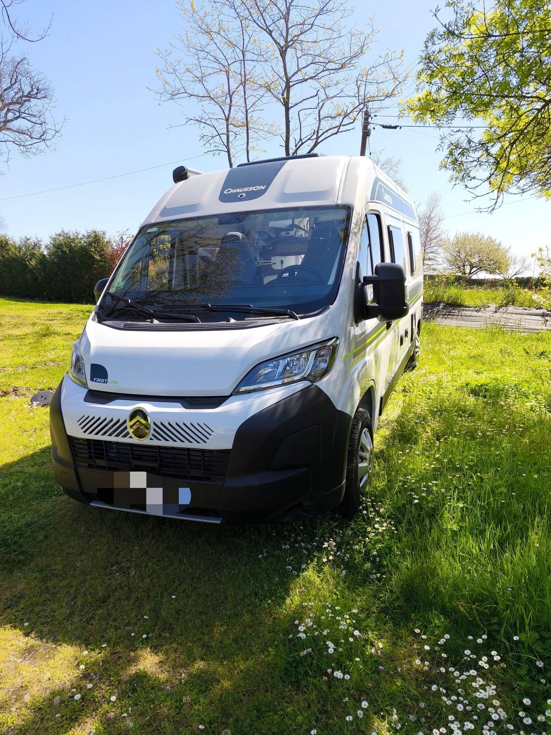 schräge Vorderansicht Citroën - Yescapa