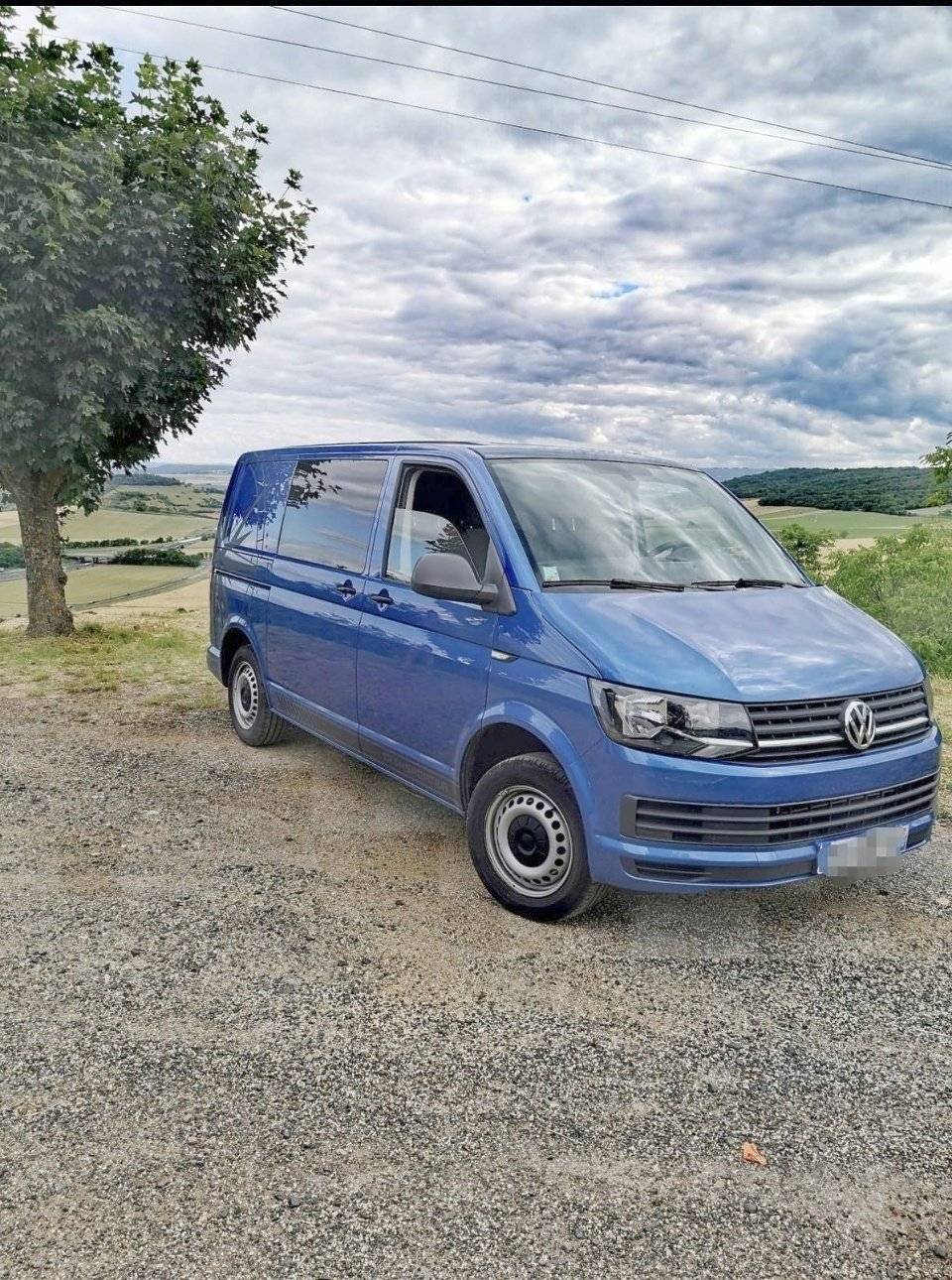 Vue avant de 3/4 Volkswagen volkswagen - Yescapa