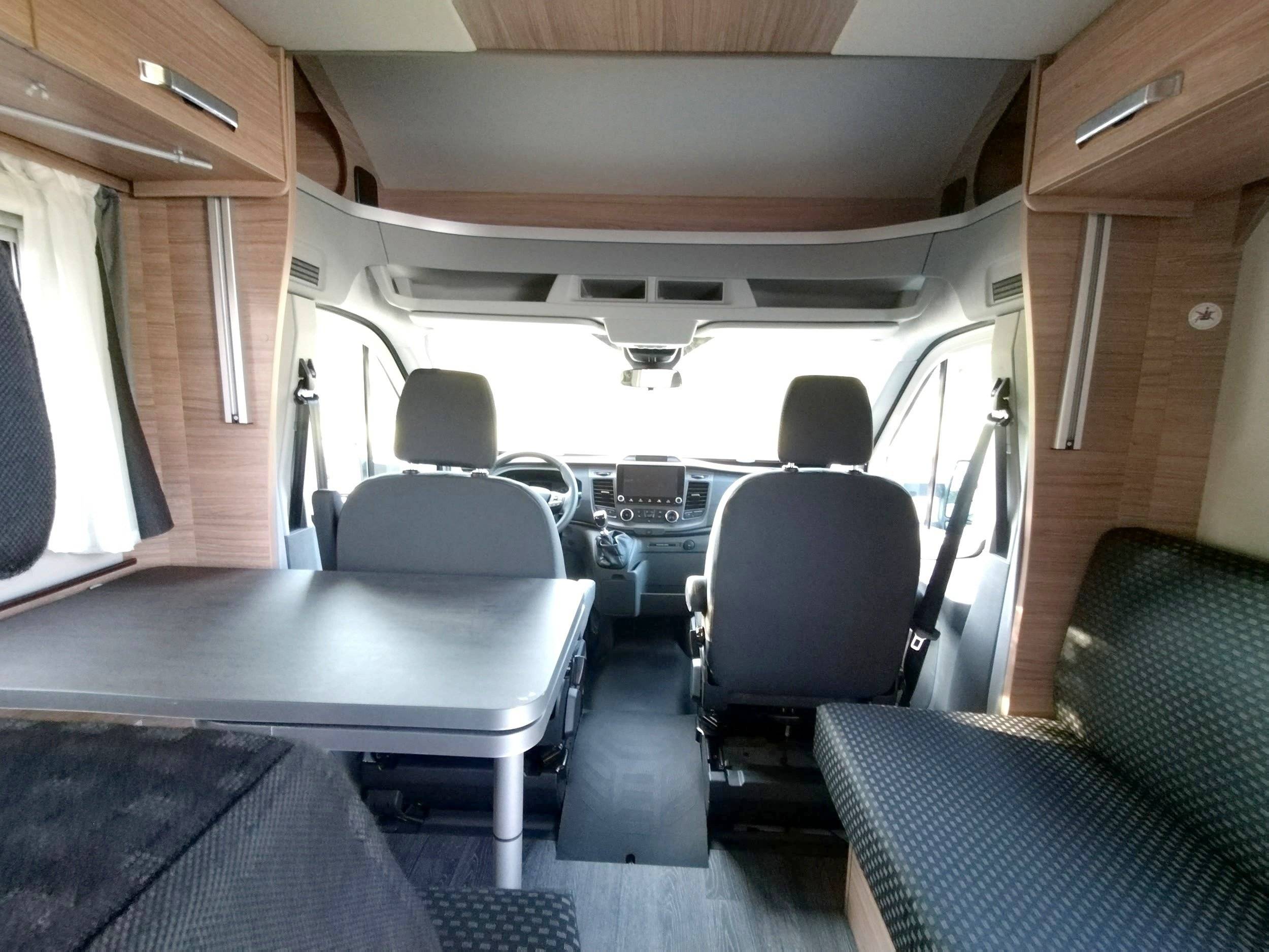 Coin repas Ford Transit - Yescapa