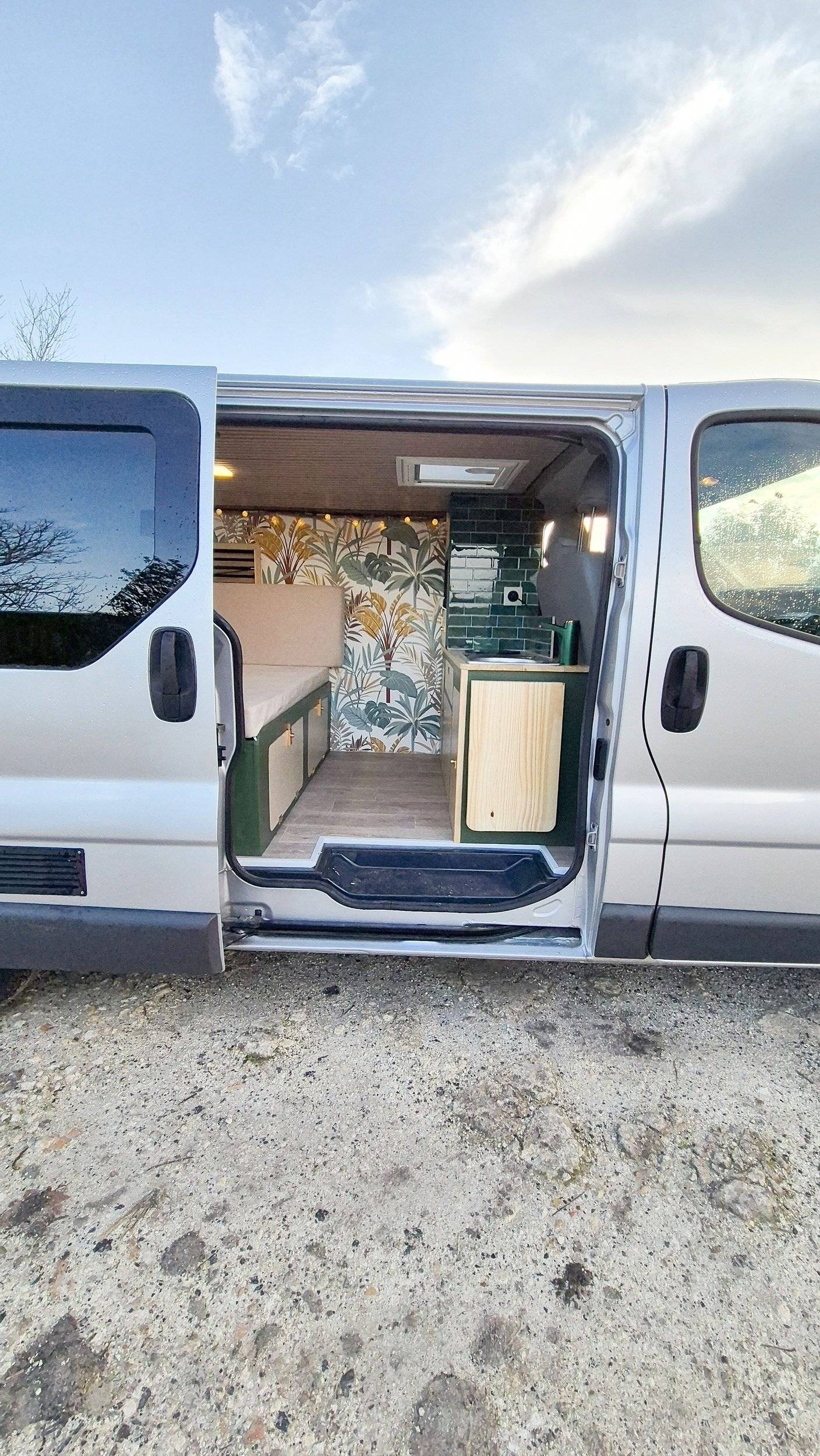 Vista frontale a ¾ Renault 2,0 l dCi 115 ch - Yescapa