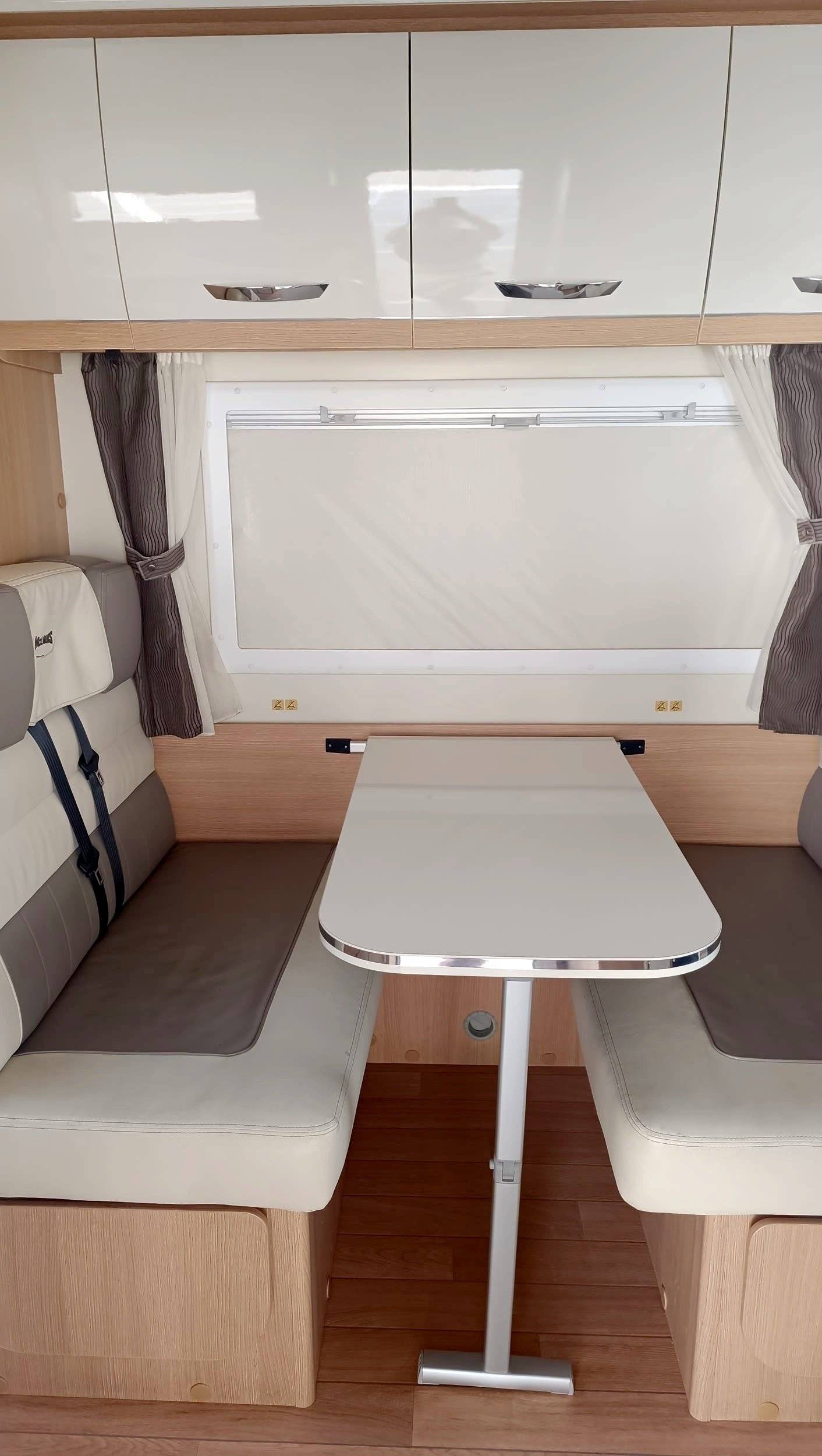 Coin repas Fiat Ducato 2,0 l 130 ch - Yescapa