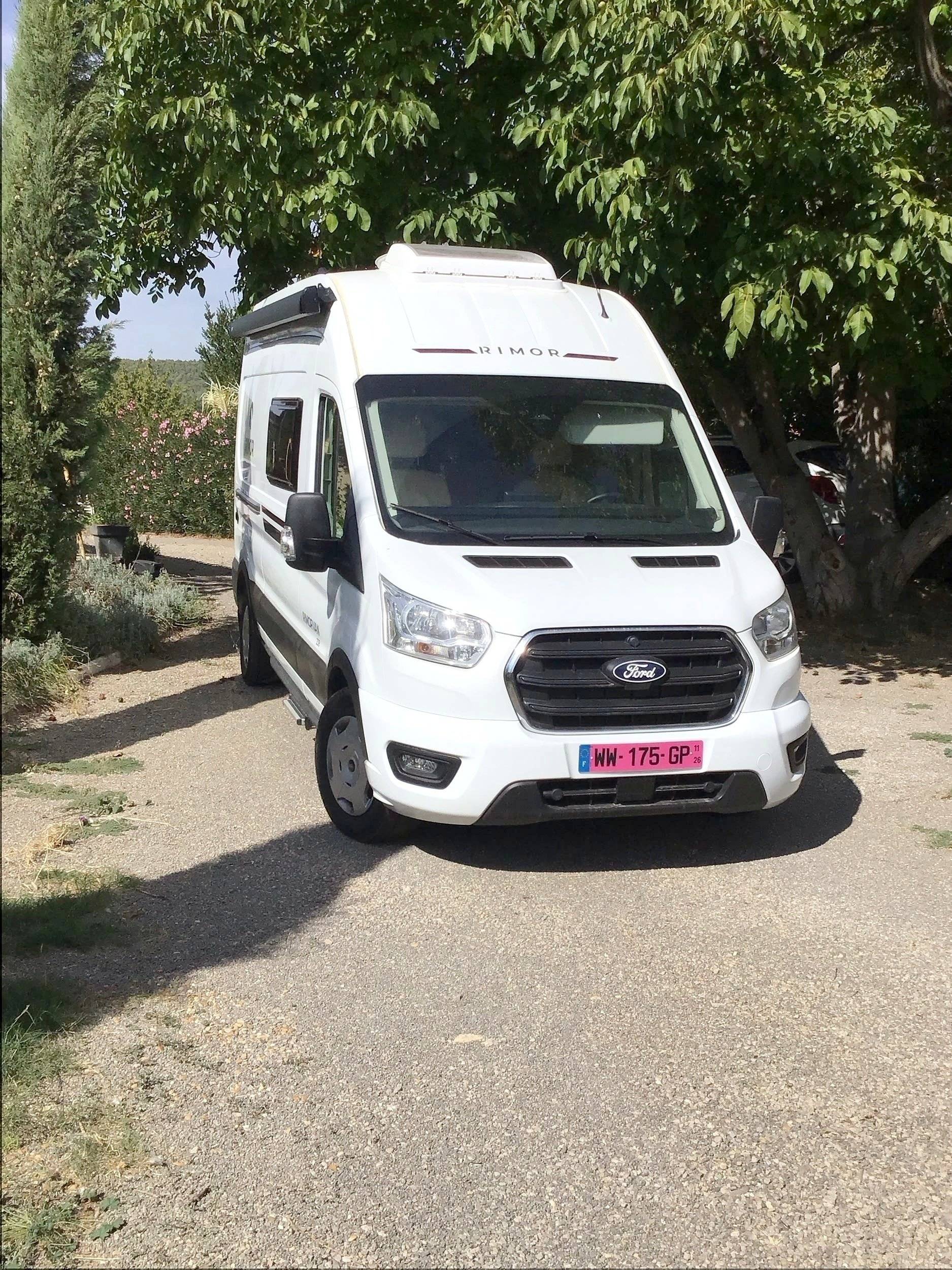 Front view from 3/4  - Yescapa