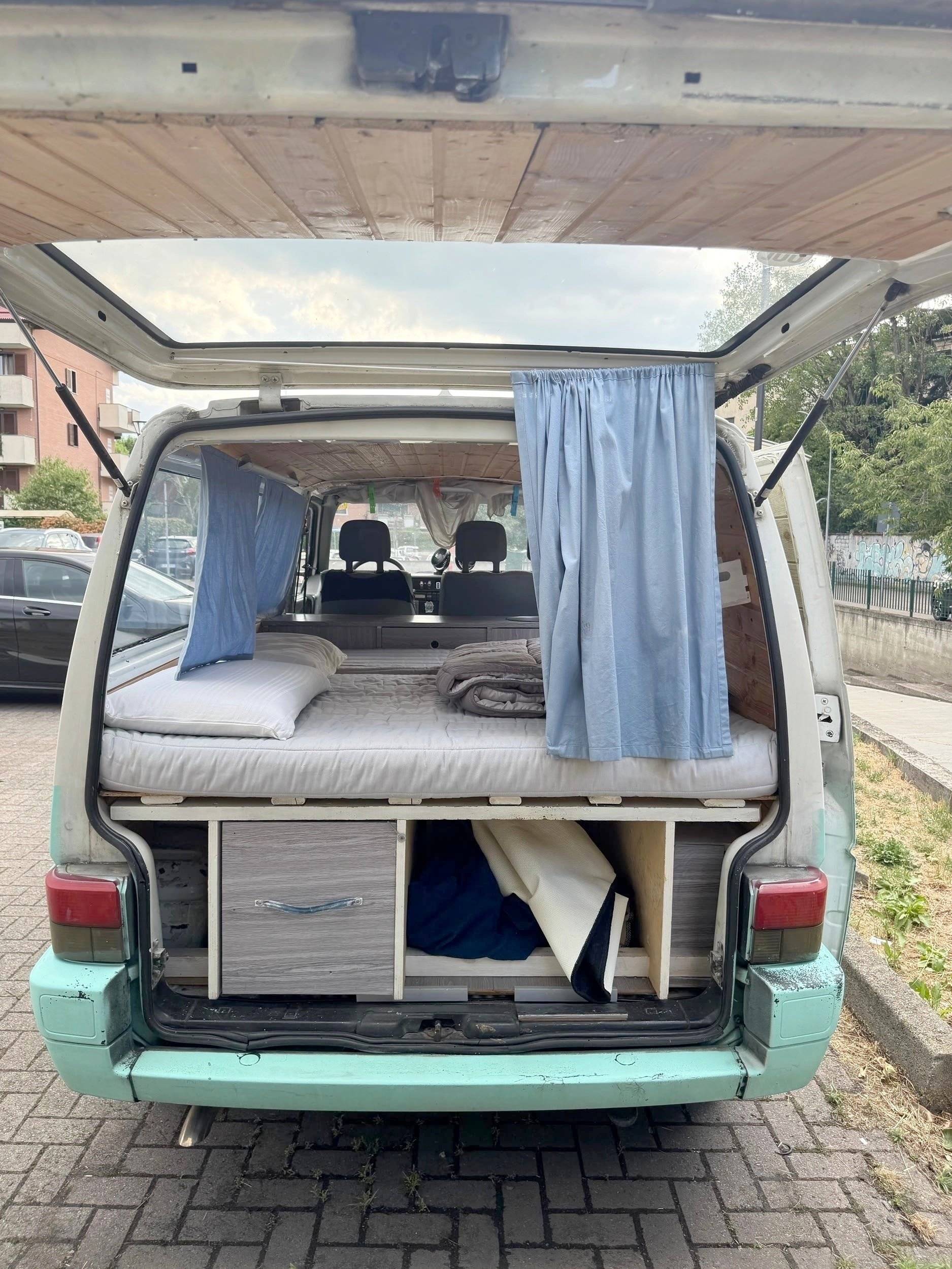 Volkswagen Transporter T4 2.4D