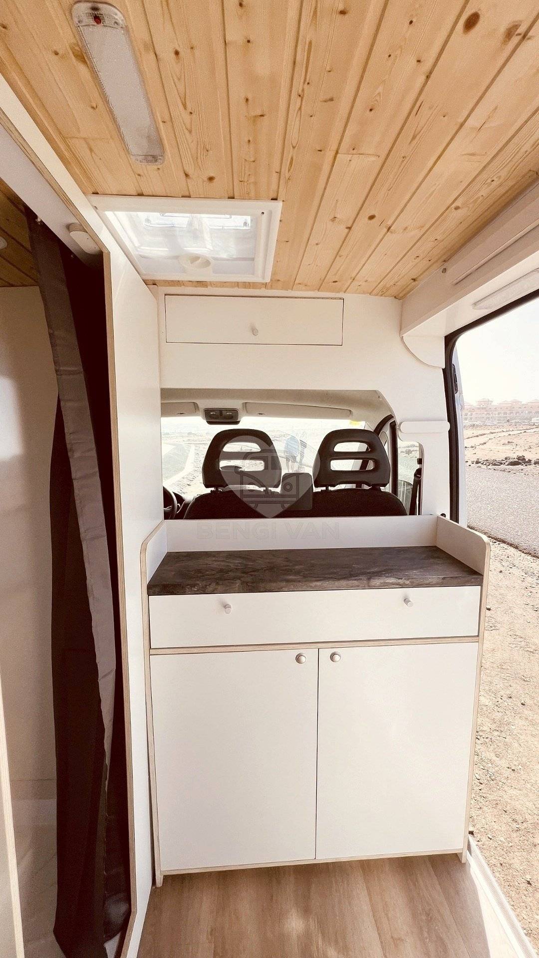 Menjador Peugeot BOXER L2H2 - Yescapa