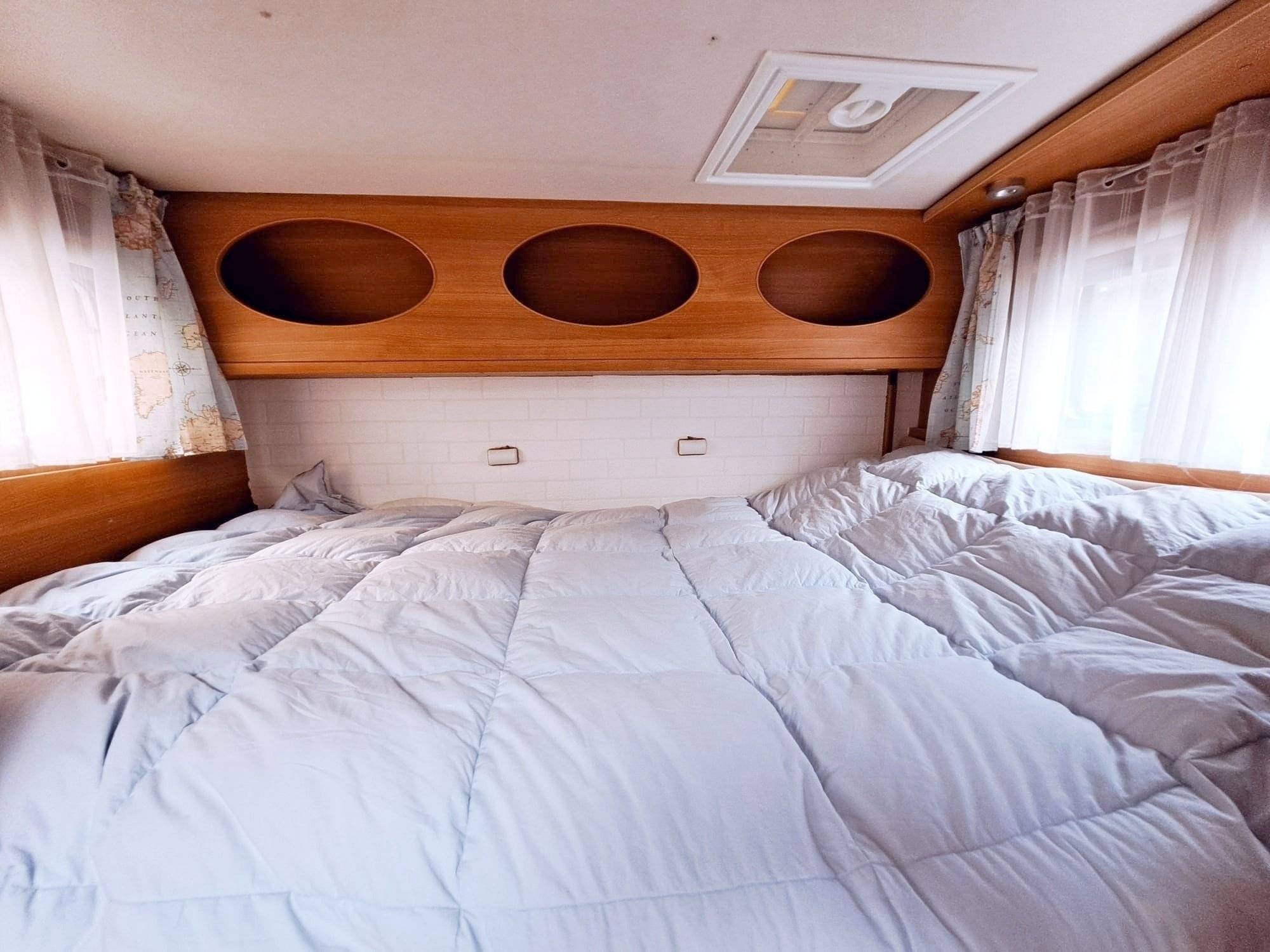 Dormidas Ford Challenger Genesis - Yescapa