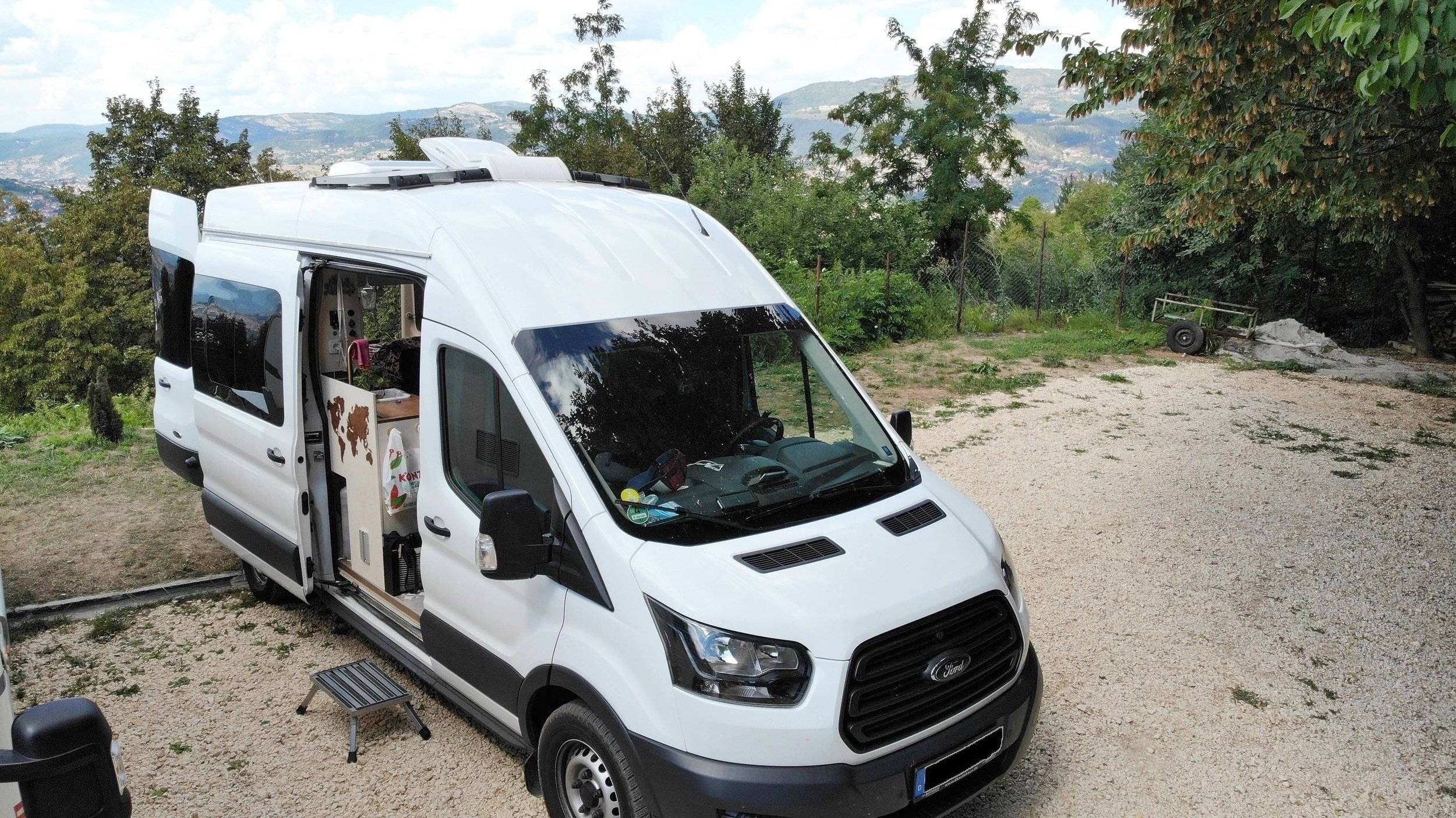 Vue avant de 3/4 Ford - Yescapa
